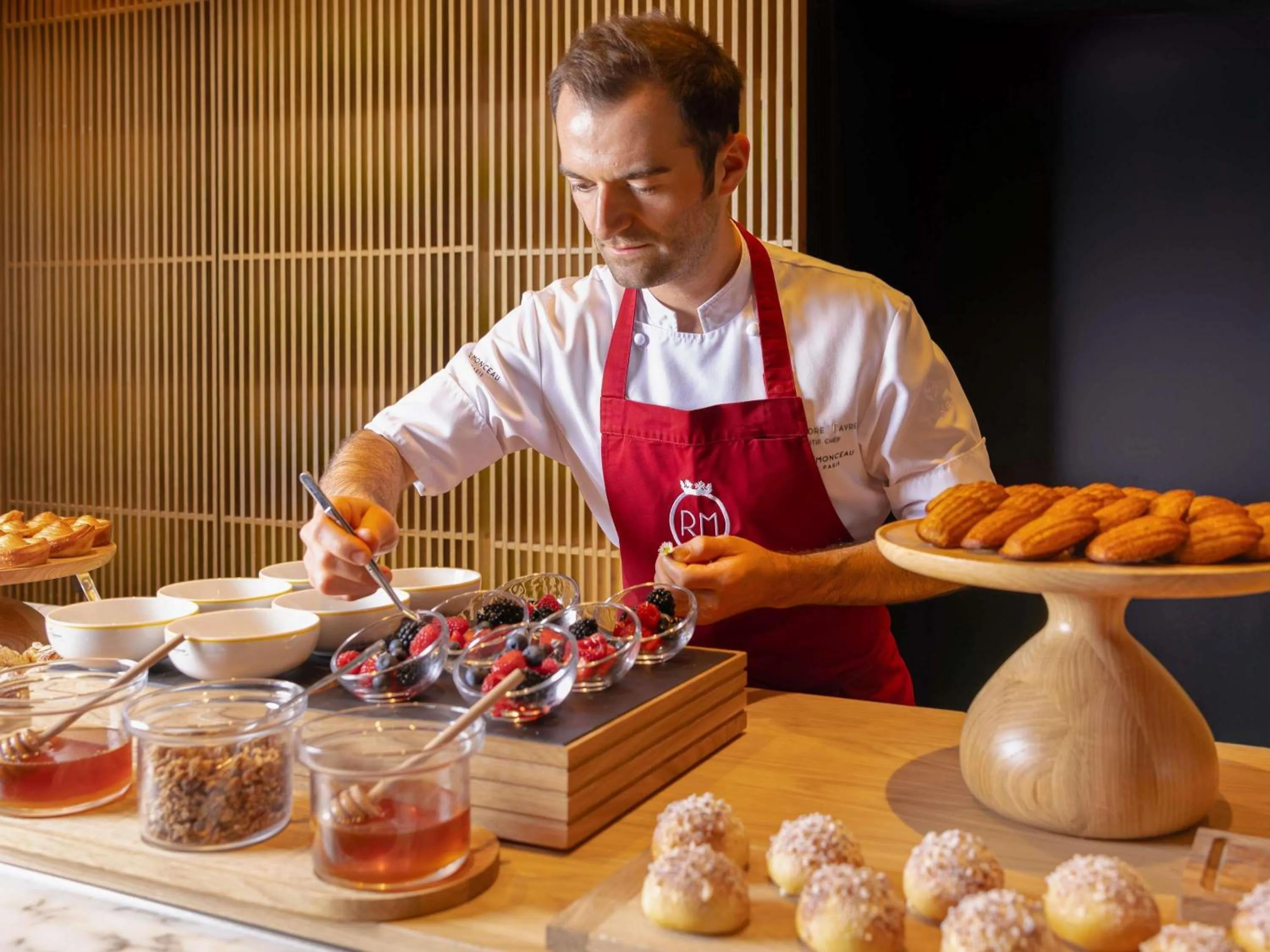 Restaurant/places to eat in Hôtel Le Royal Monceau Raffles Paris