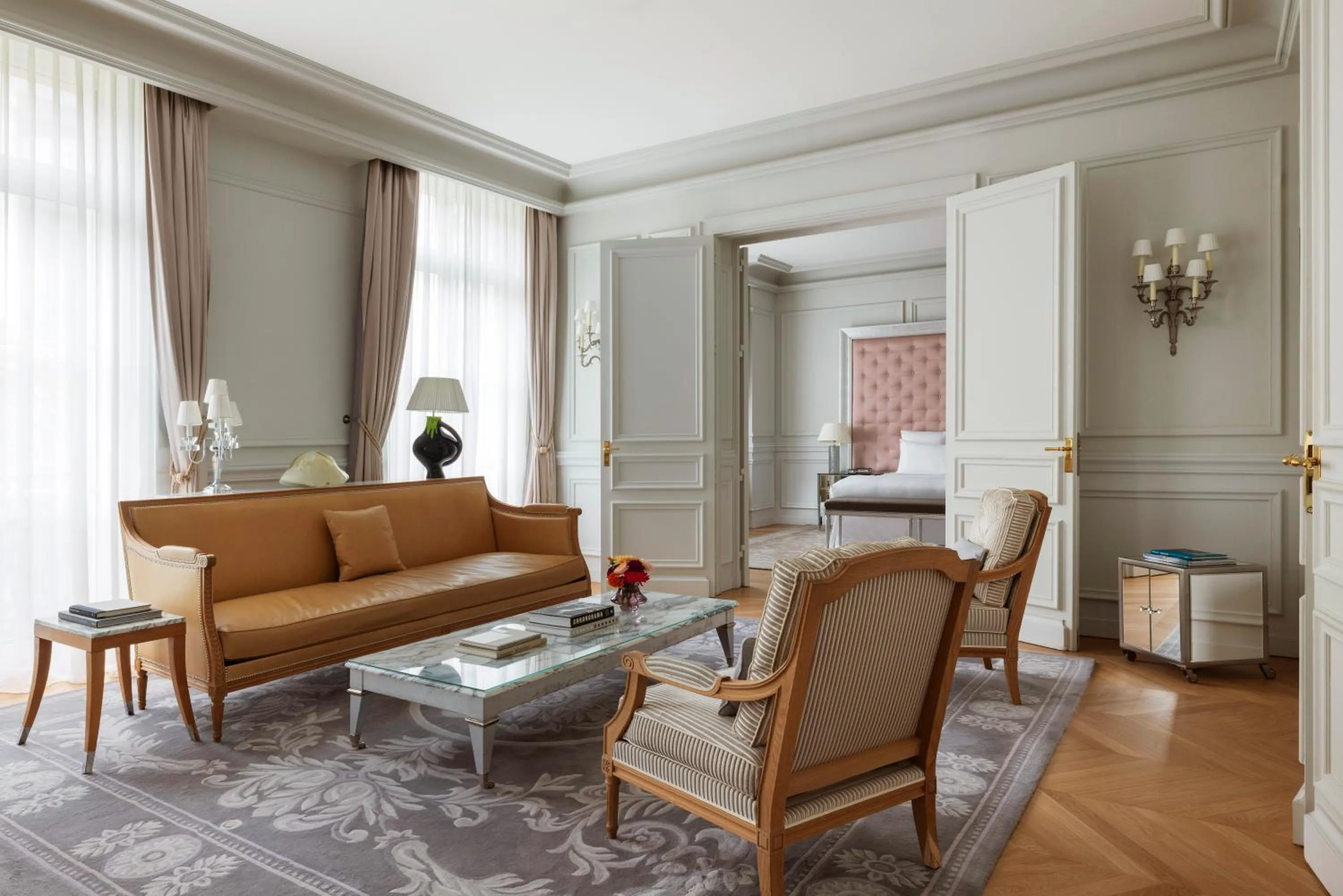 Living room in Hôtel Le Royal Monceau Raffles Paris