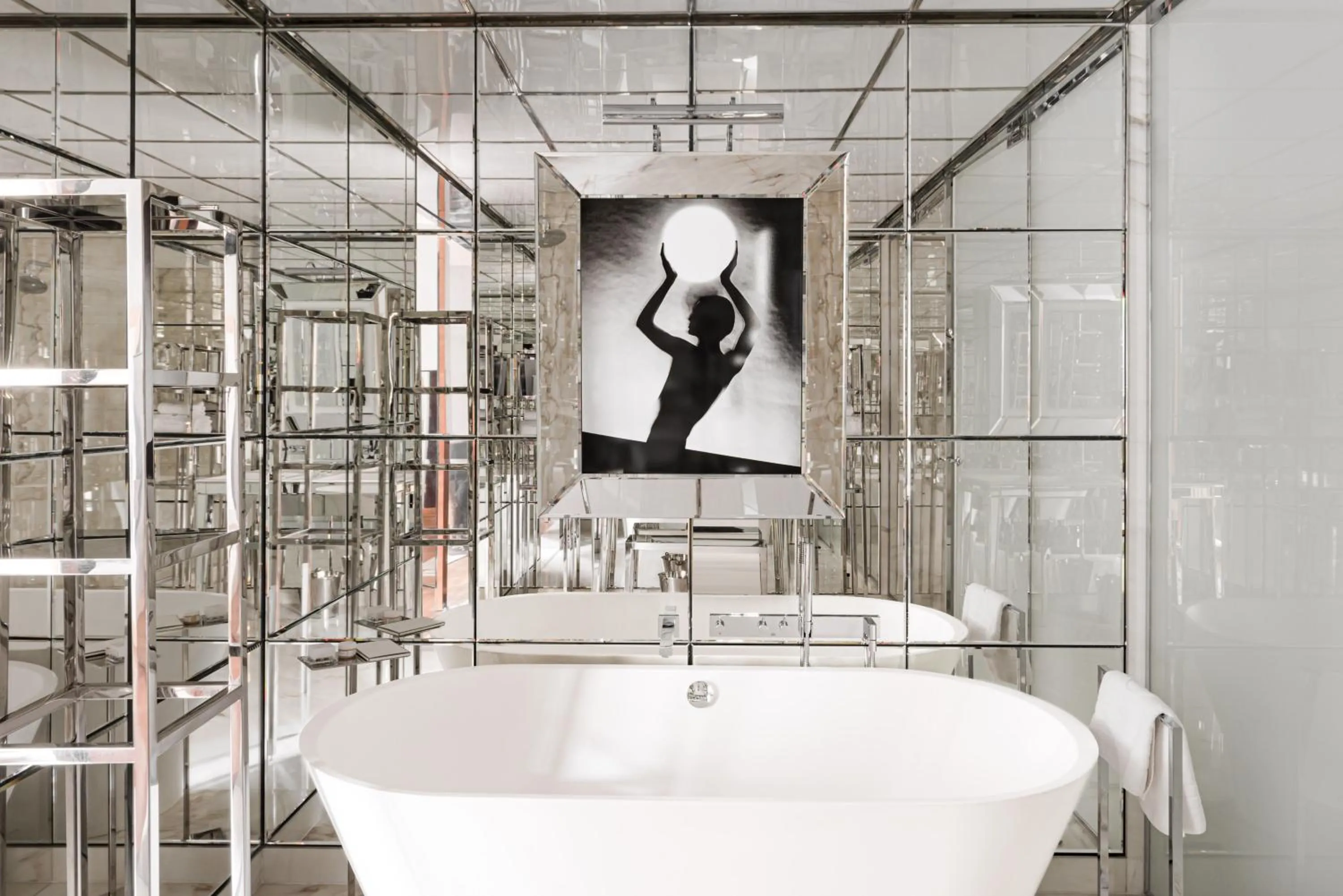 Bathroom in Hôtel Le Royal Monceau Raffles Paris