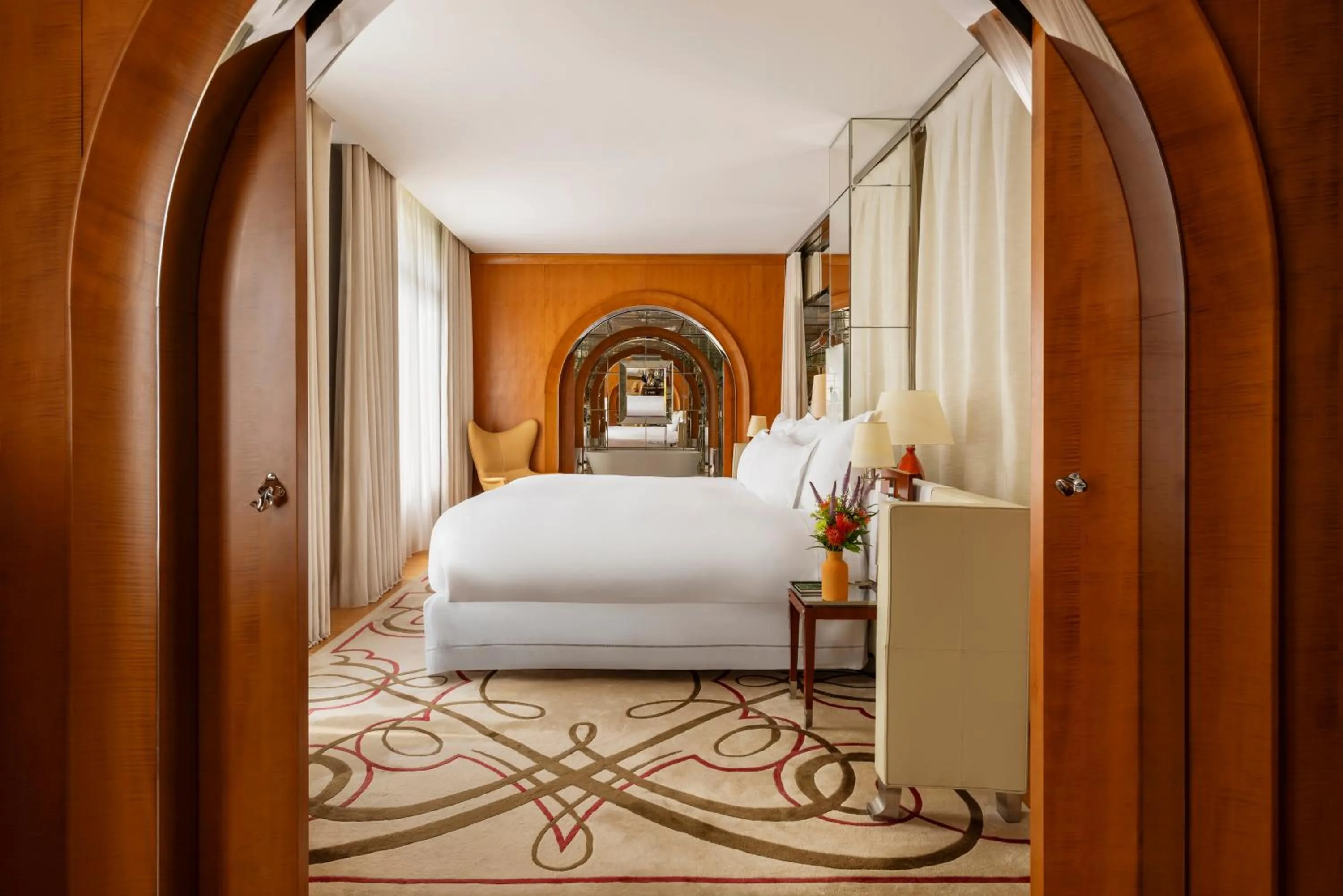 Bedroom, Bed in Hôtel Le Royal Monceau Raffles Paris