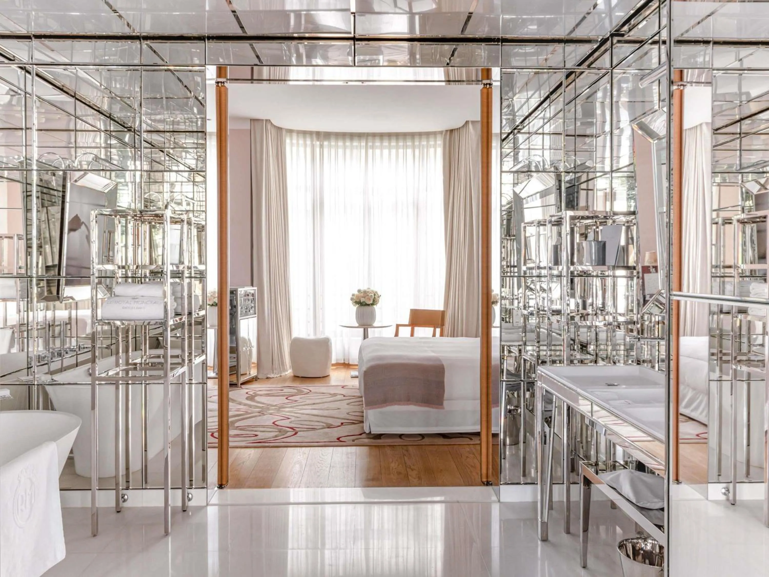 Bedroom in Hôtel Le Royal Monceau Raffles Paris