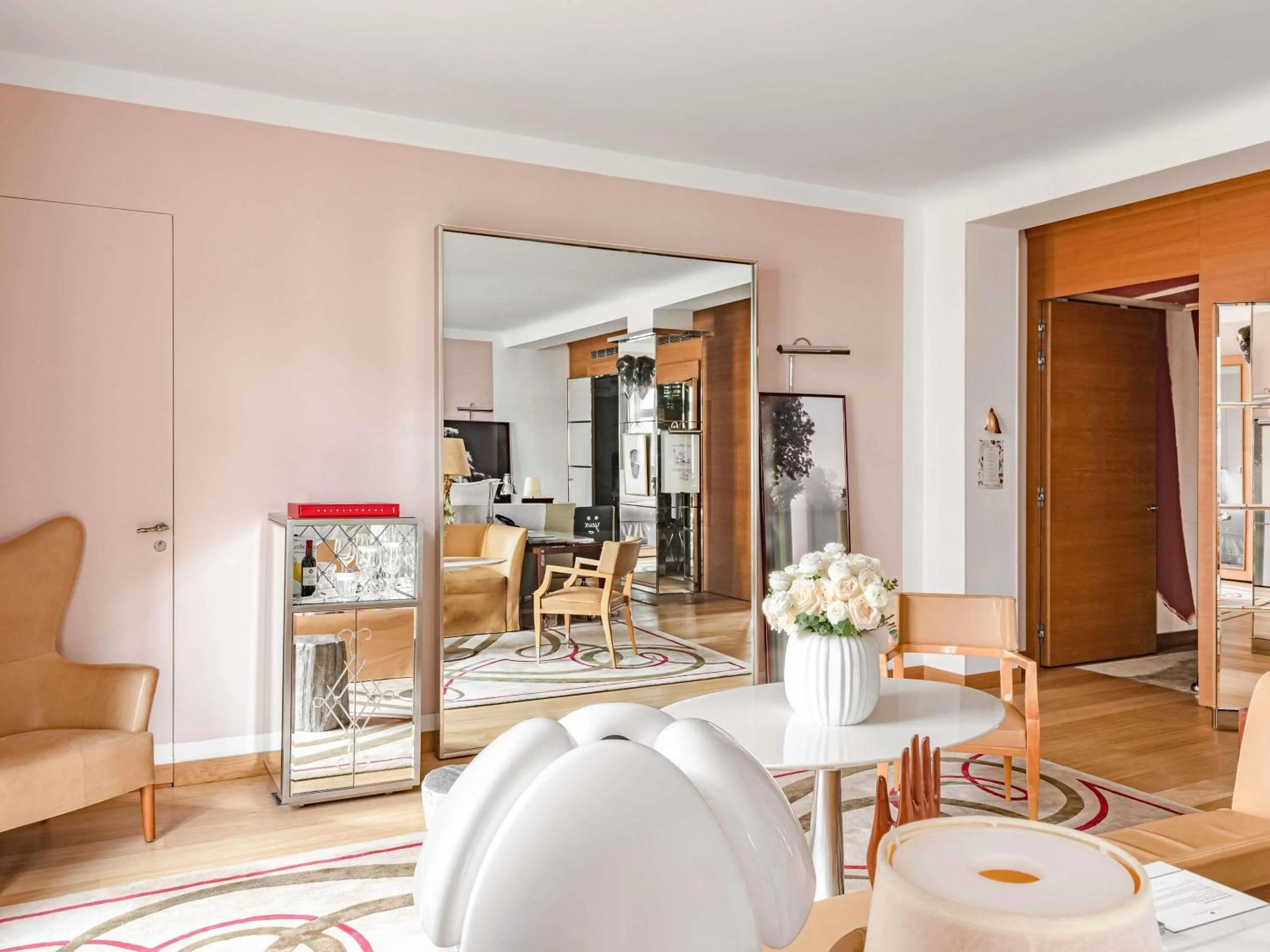 Bedroom in Hôtel Le Royal Monceau Raffles Paris