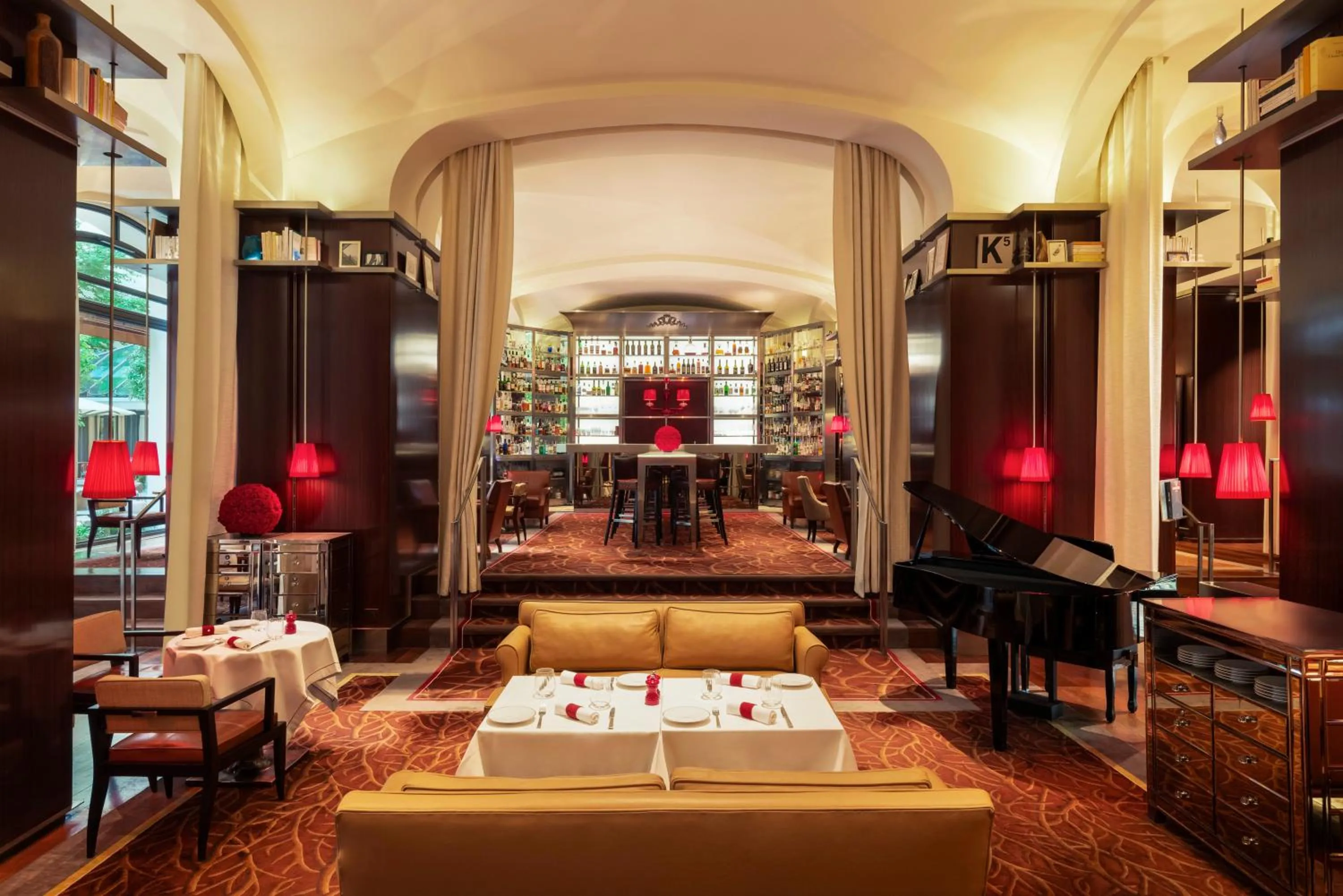 Restaurant/places to eat in Hôtel Le Royal Monceau Raffles Paris