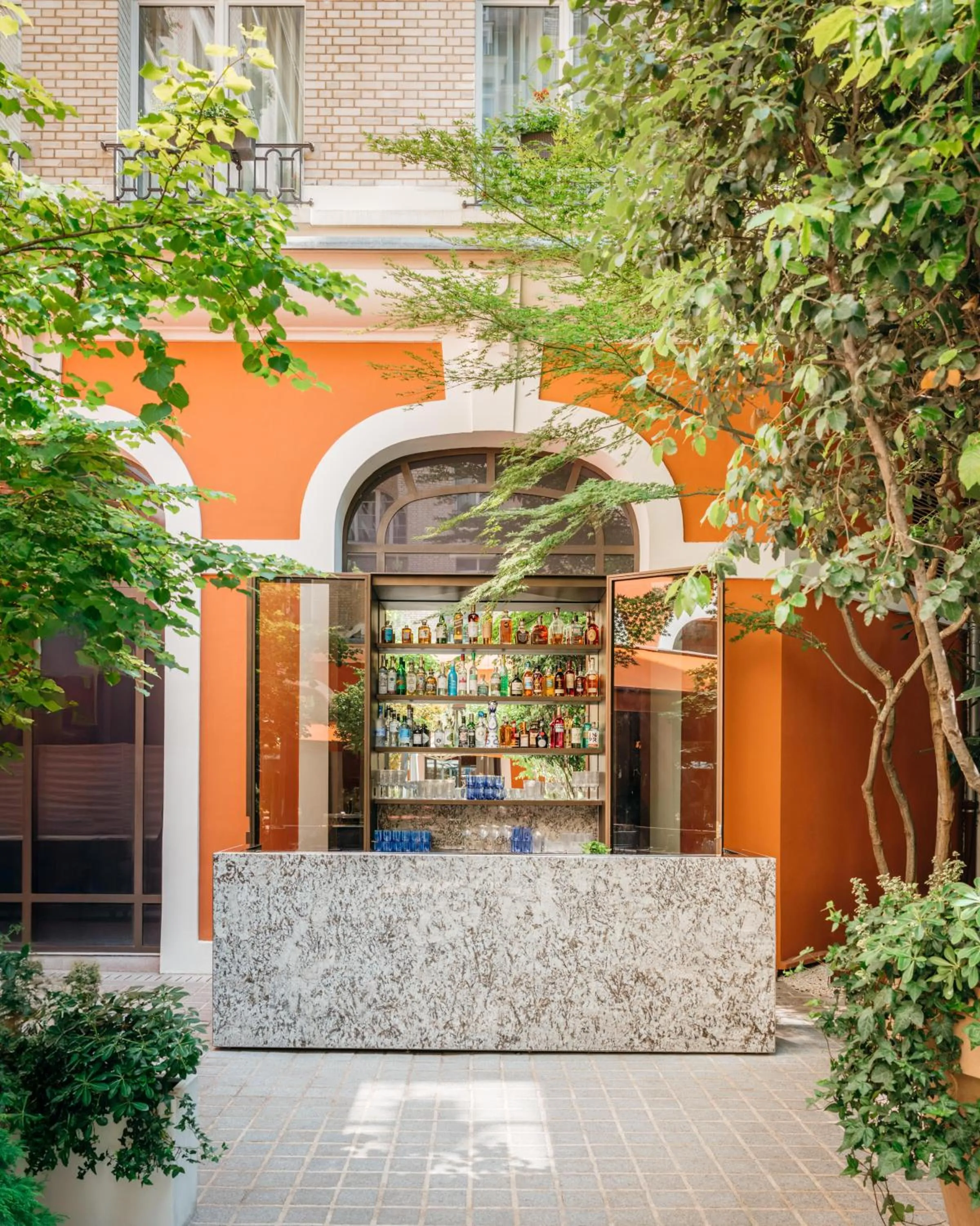 Lounge or bar in Hôtel Le Royal Monceau Raffles Paris
