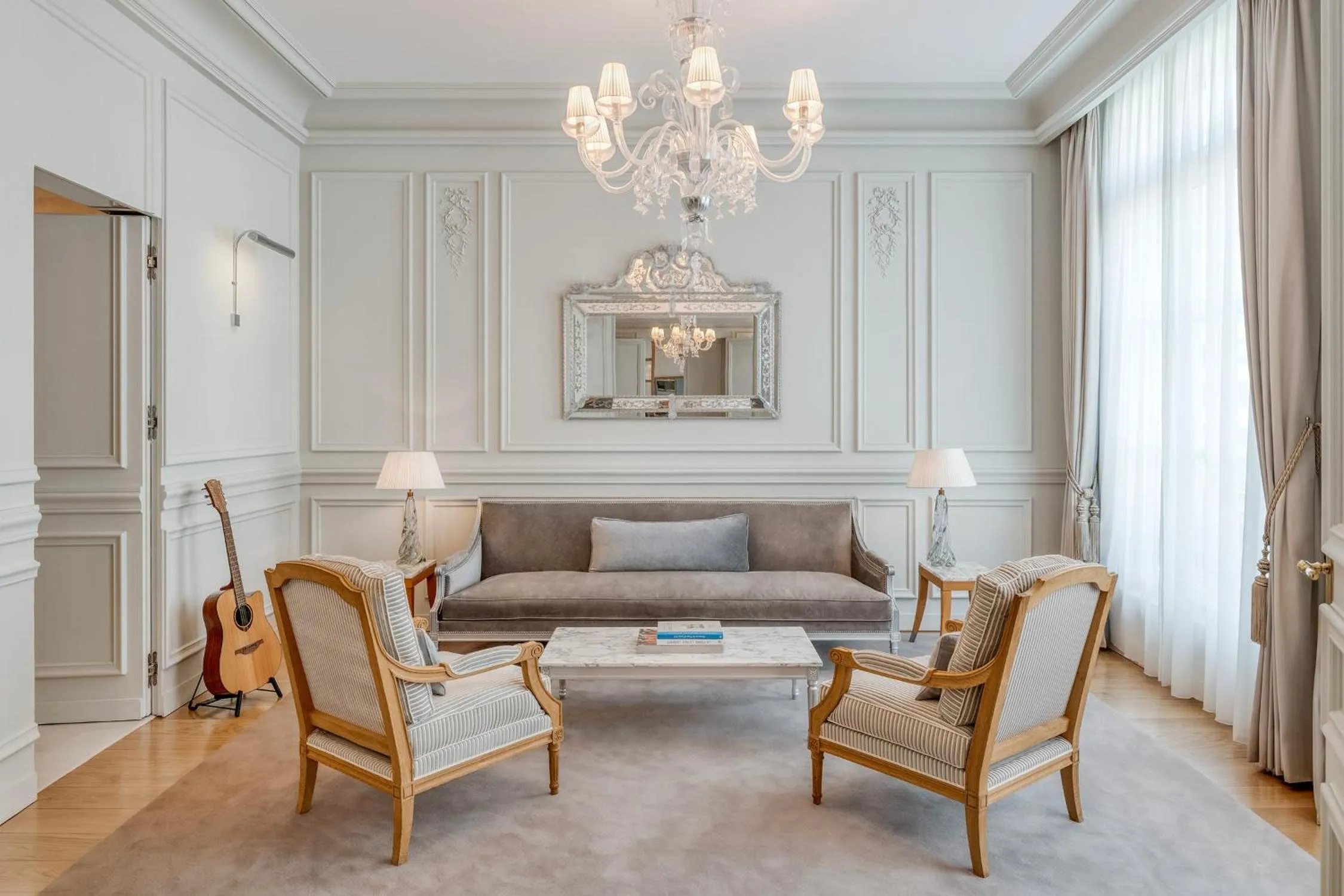 Living room in Hôtel Le Royal Monceau Raffles Paris