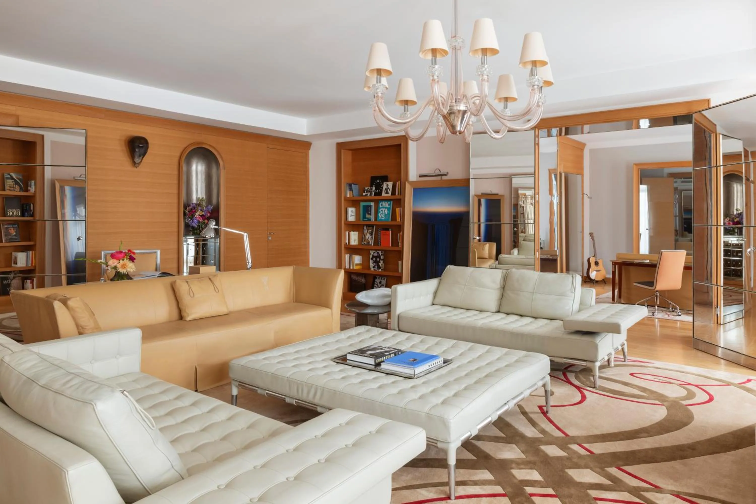Living room in Hôtel Le Royal Monceau Raffles Paris
