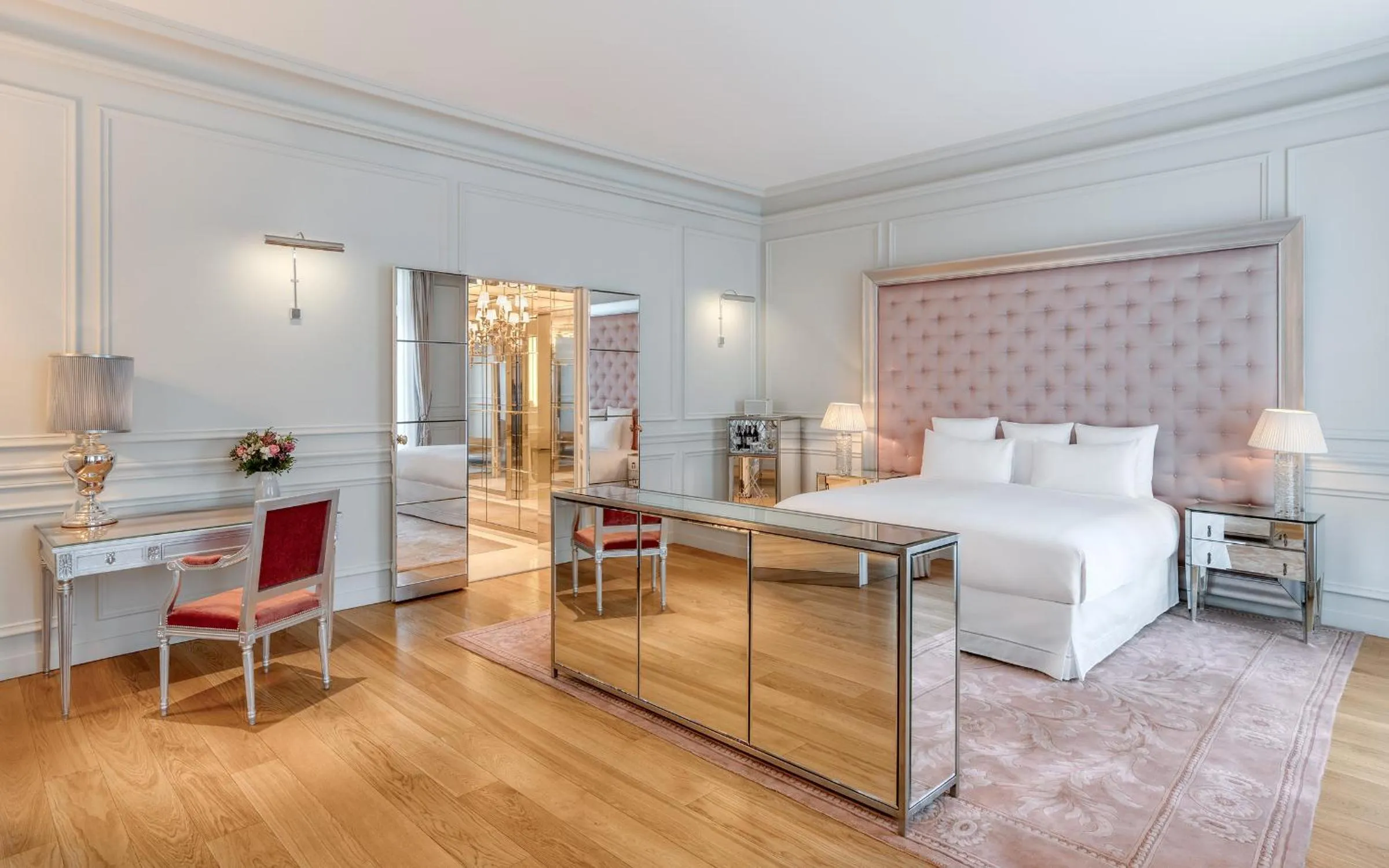 Bedroom, Bed in Hôtel Le Royal Monceau Raffles Paris