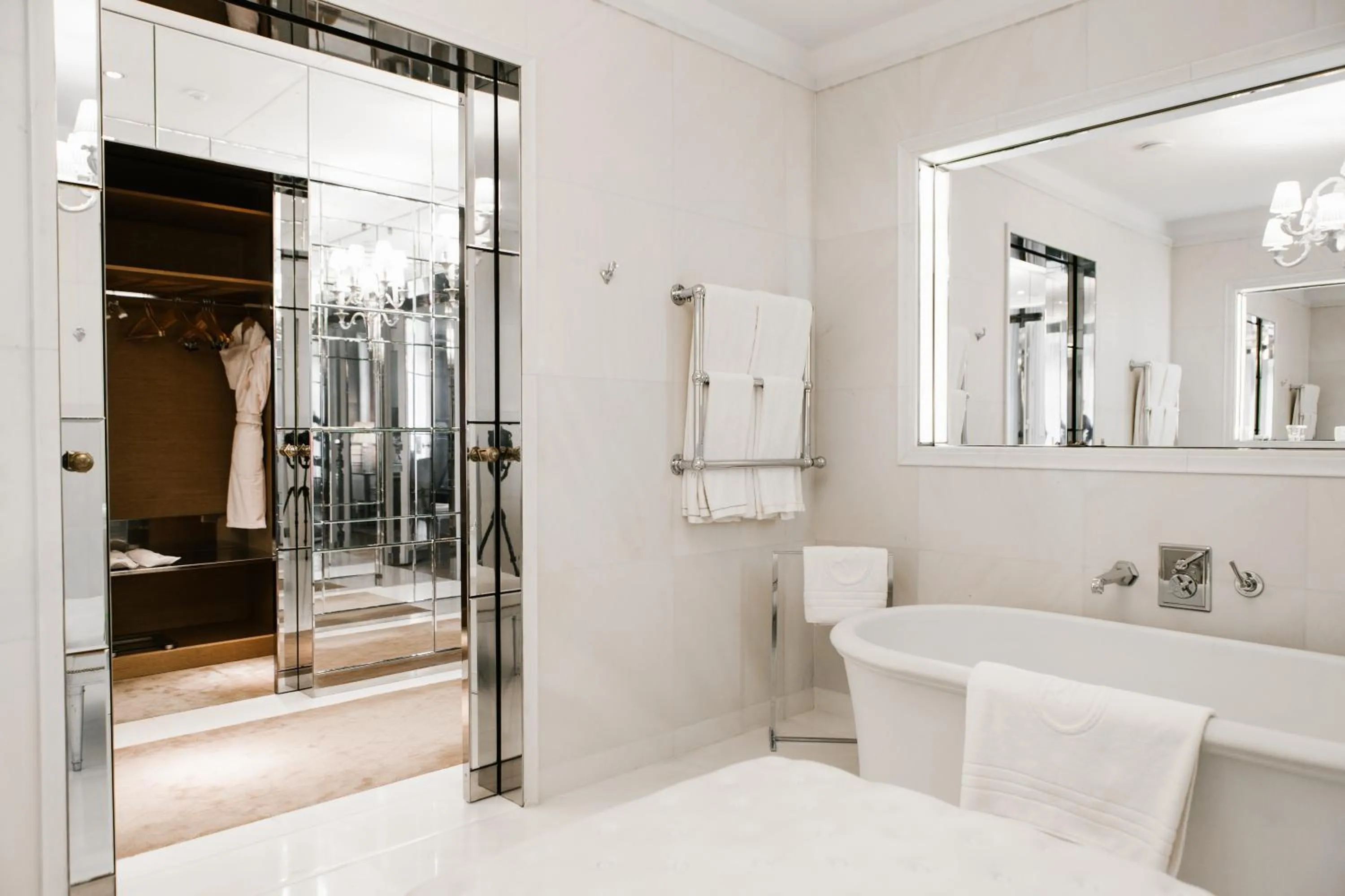 Toilet in Hôtel Le Royal Monceau Raffles Paris