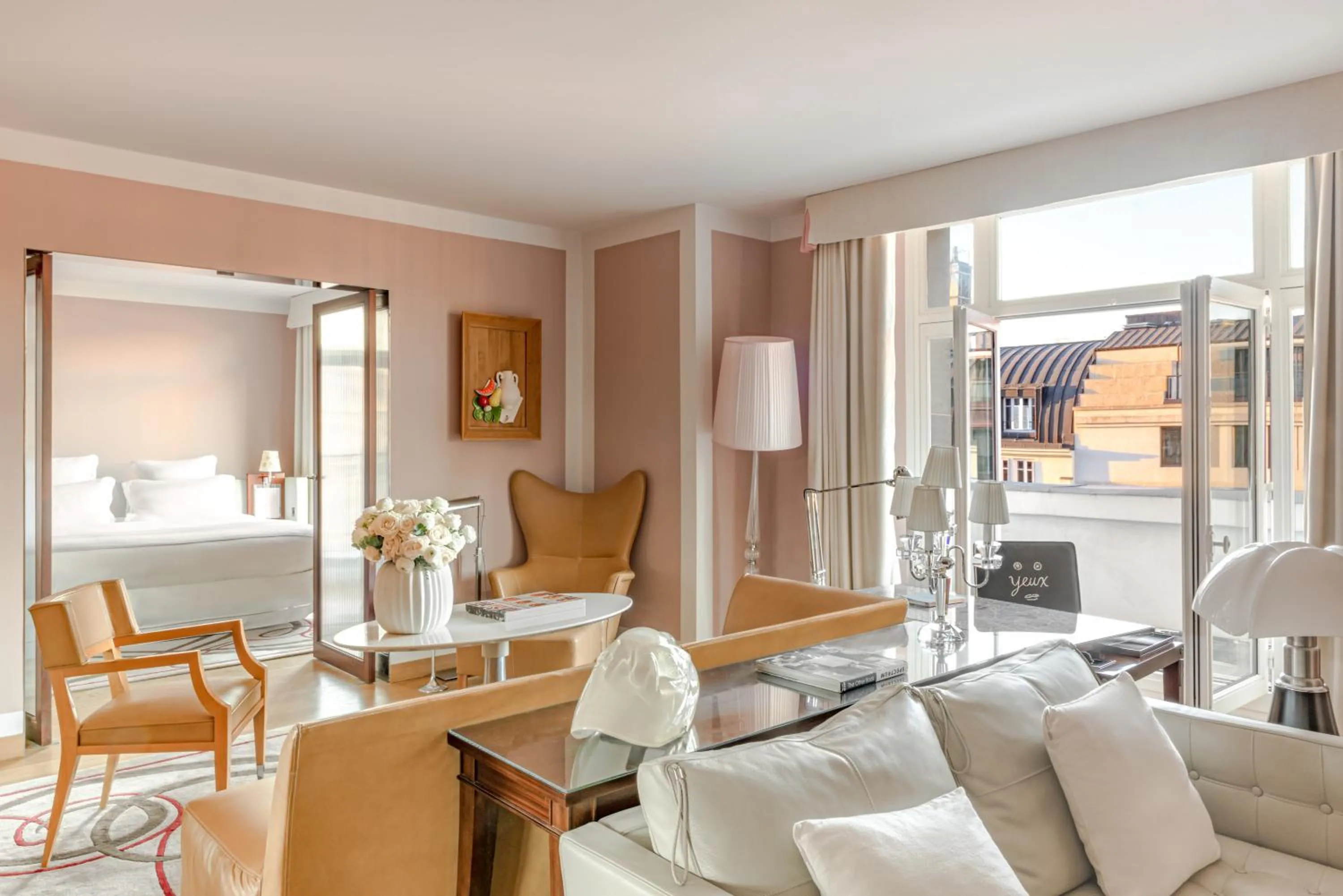 Living room in Hôtel Le Royal Monceau Raffles Paris