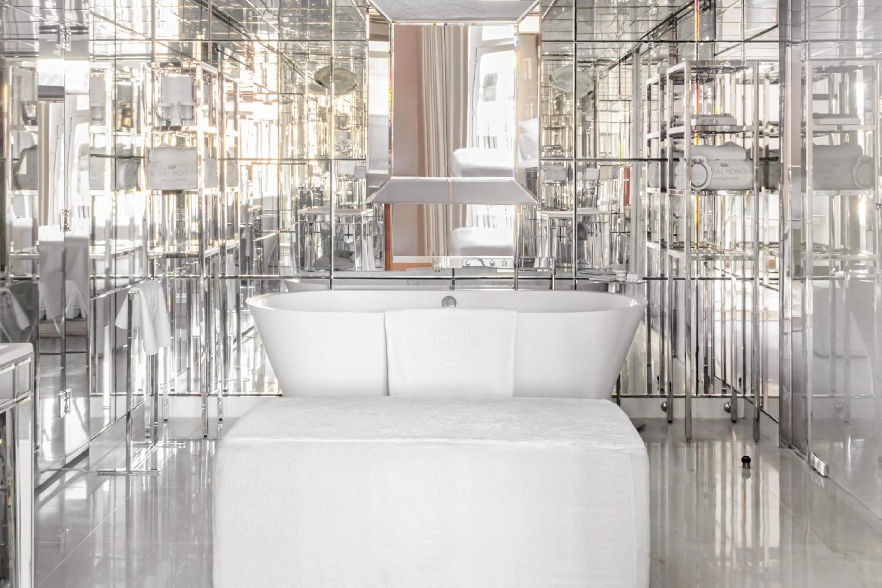 Bathroom in Hôtel Le Royal Monceau Raffles Paris