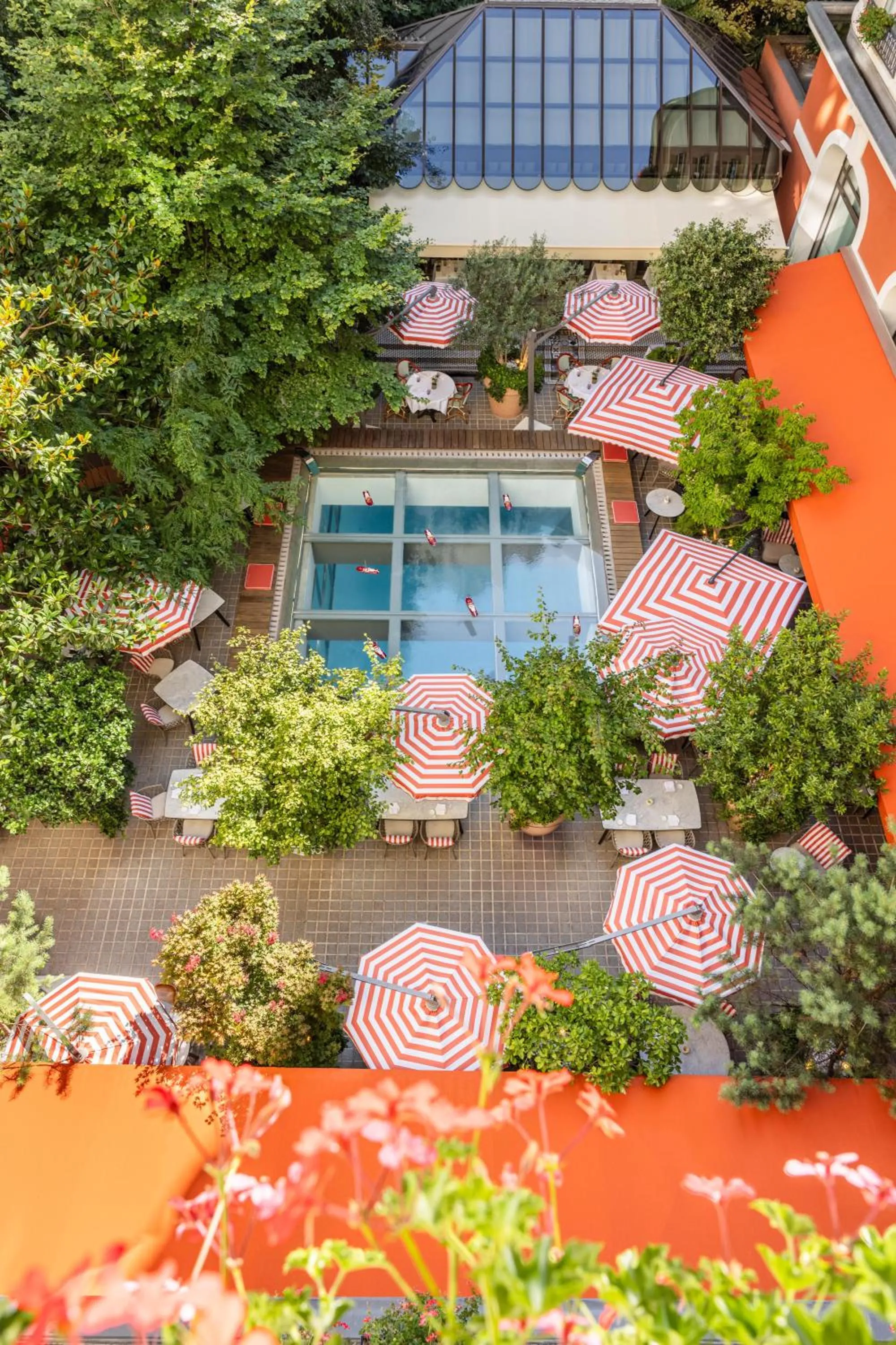 Patio in Hôtel Le Royal Monceau Raffles Paris
