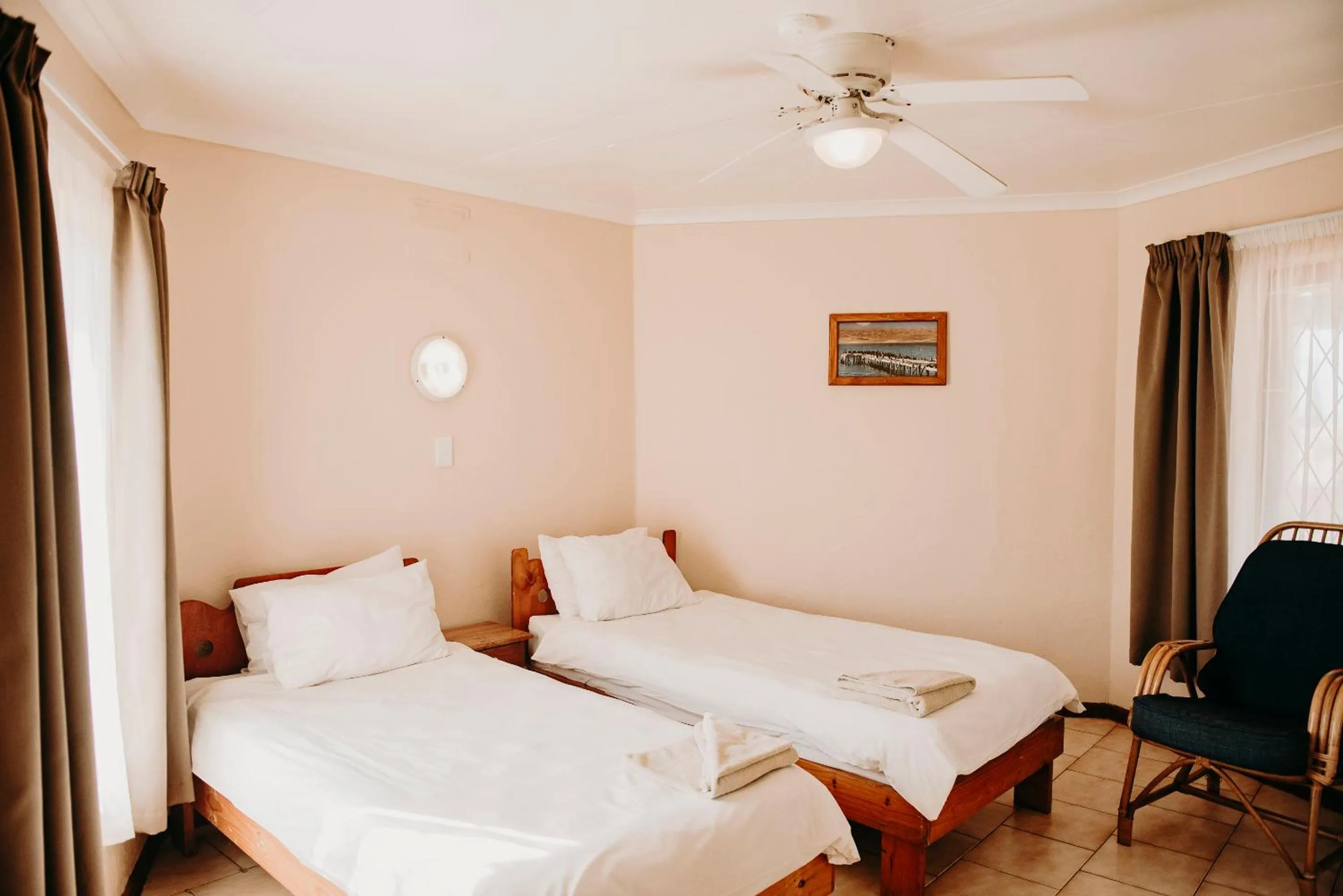 Living room, Bed in Port Edward Holiday Resort