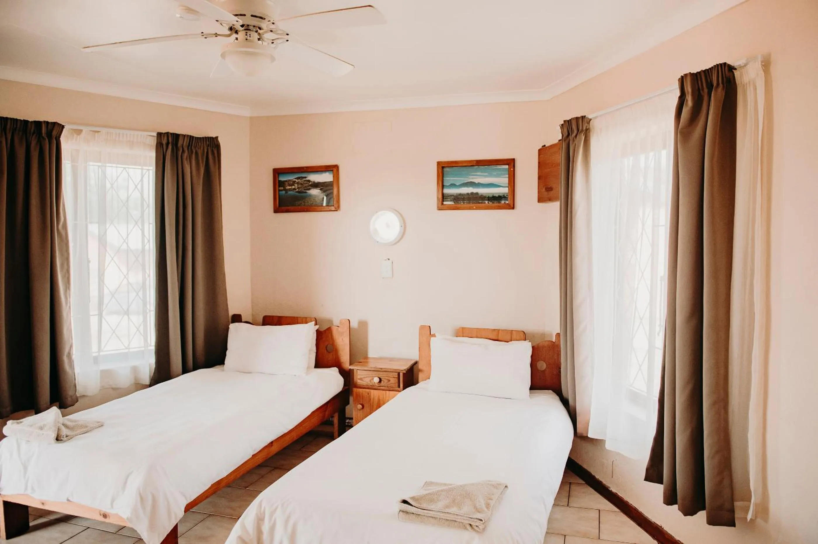 Living room, Bed in Port Edward Holiday Resort