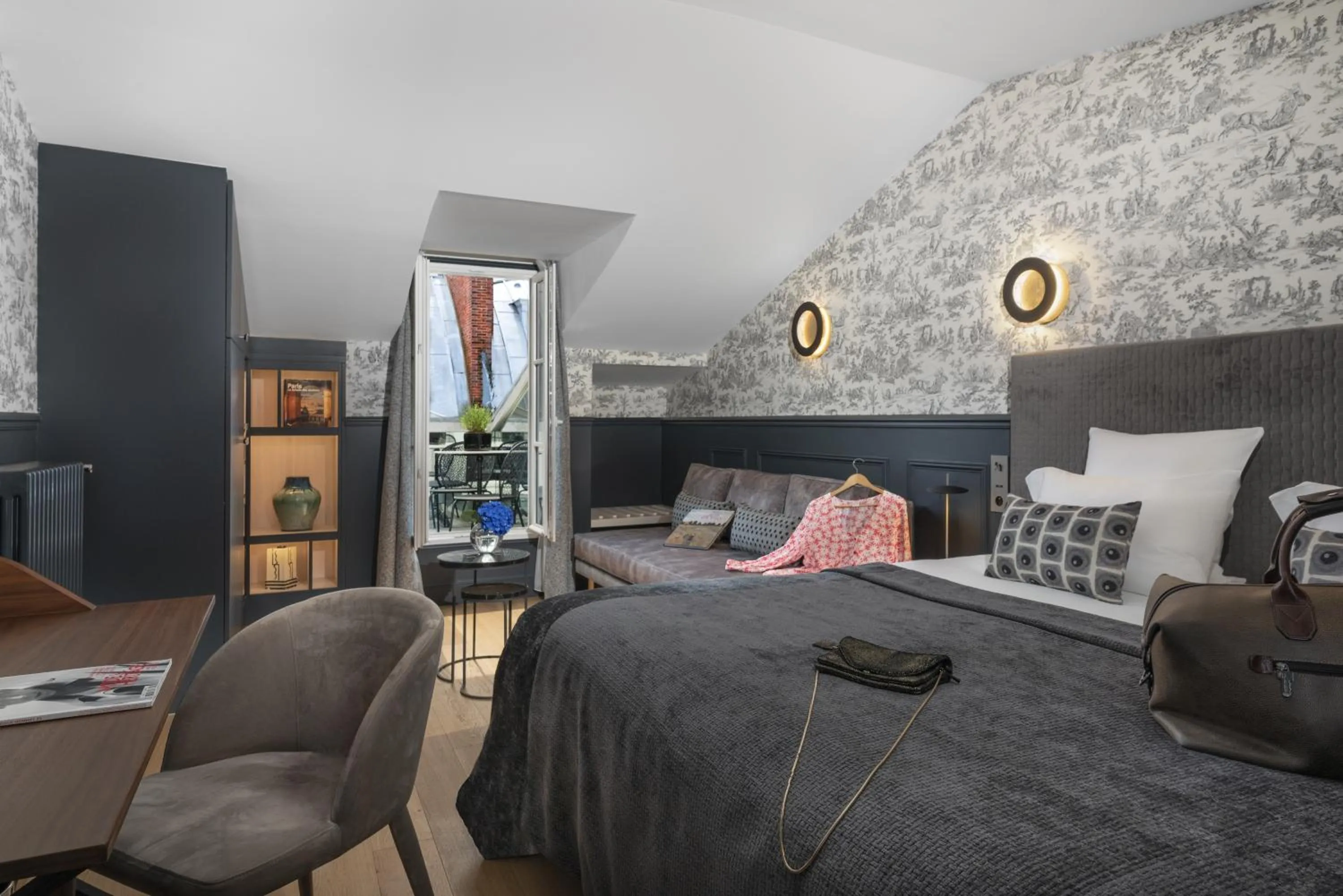 Photo of the whole room, Bed in Hotel Cambon