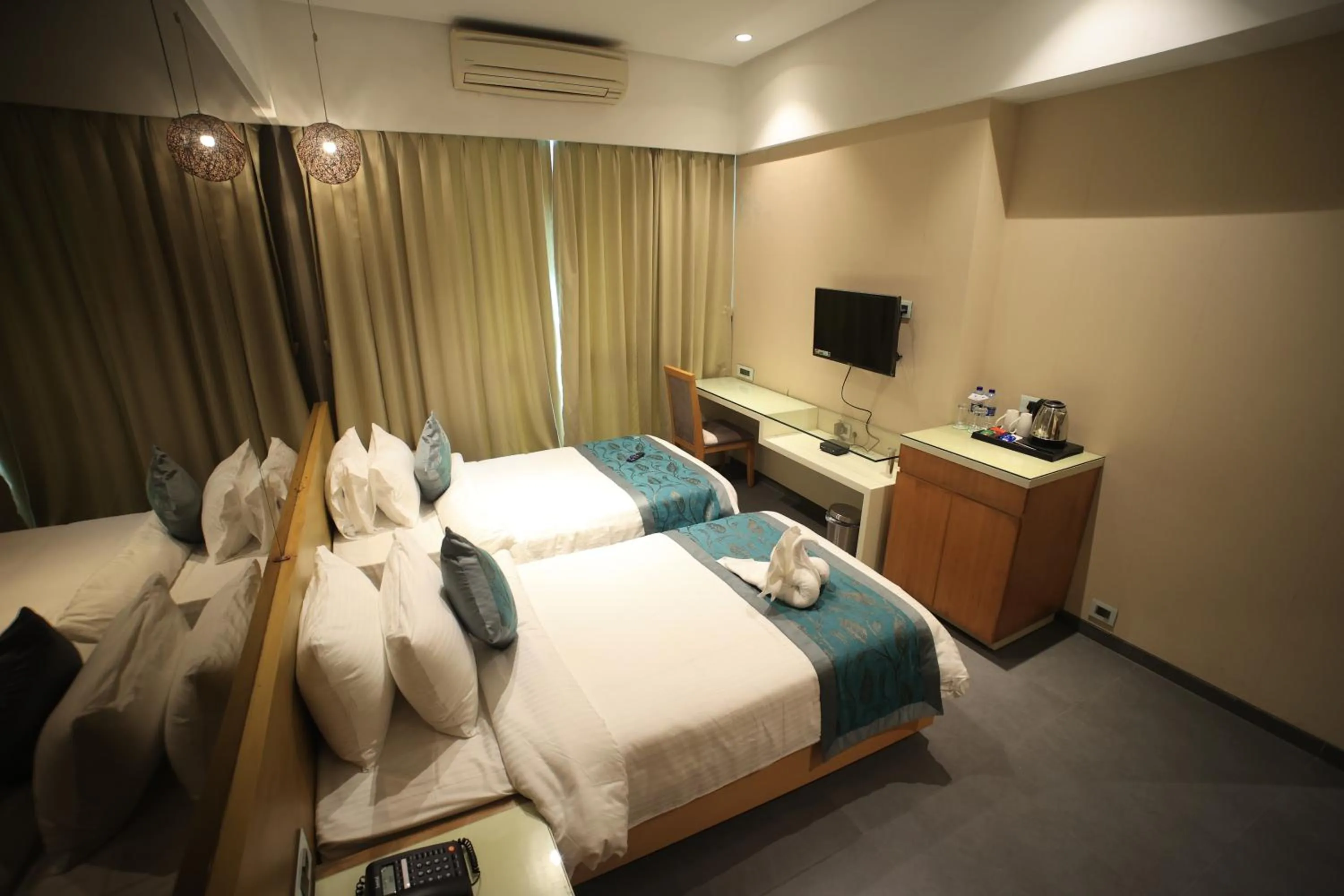 Photo of the whole room, Bed in The Byke Delotel