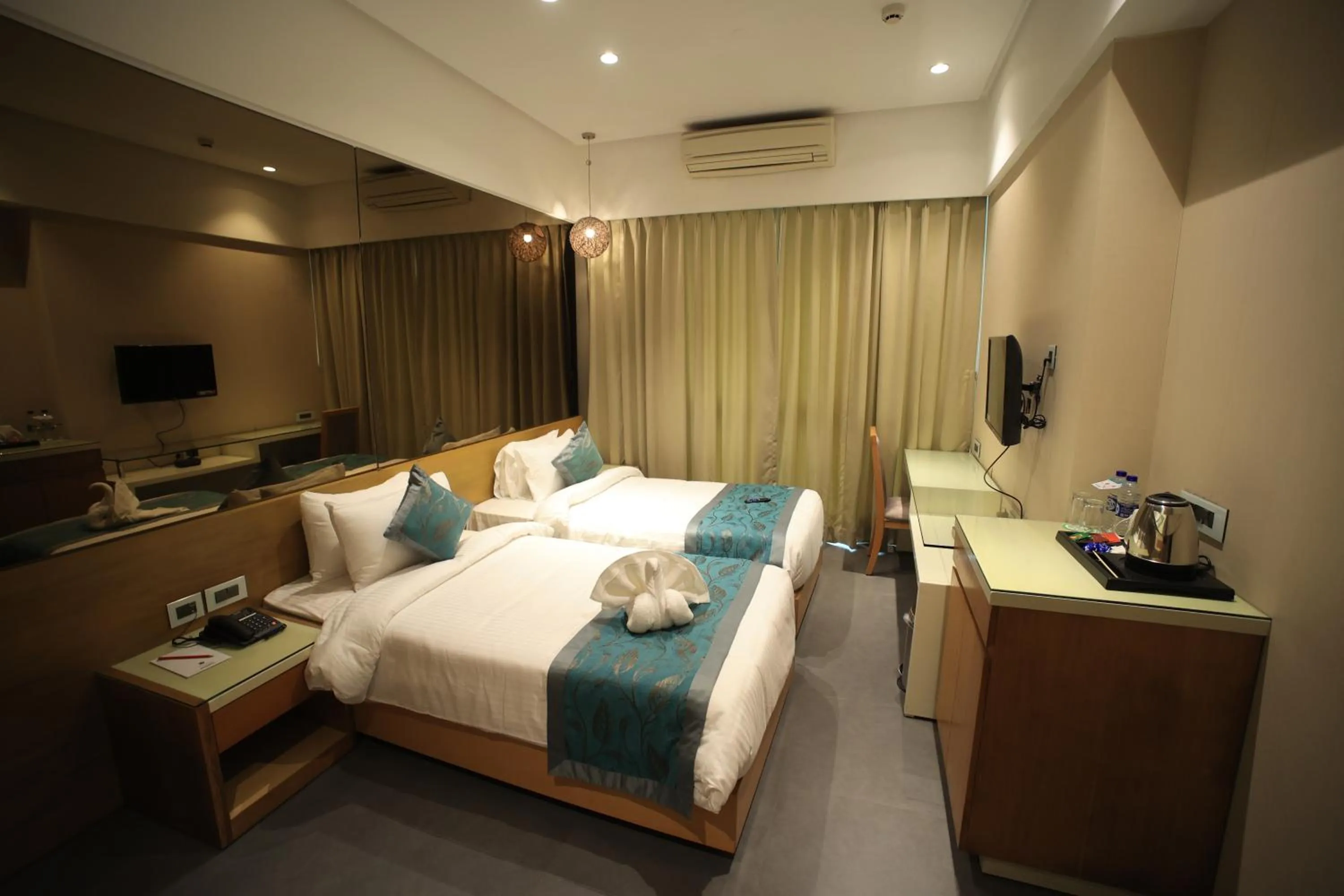 Photo of the whole room, Bed in The Byke Delotel