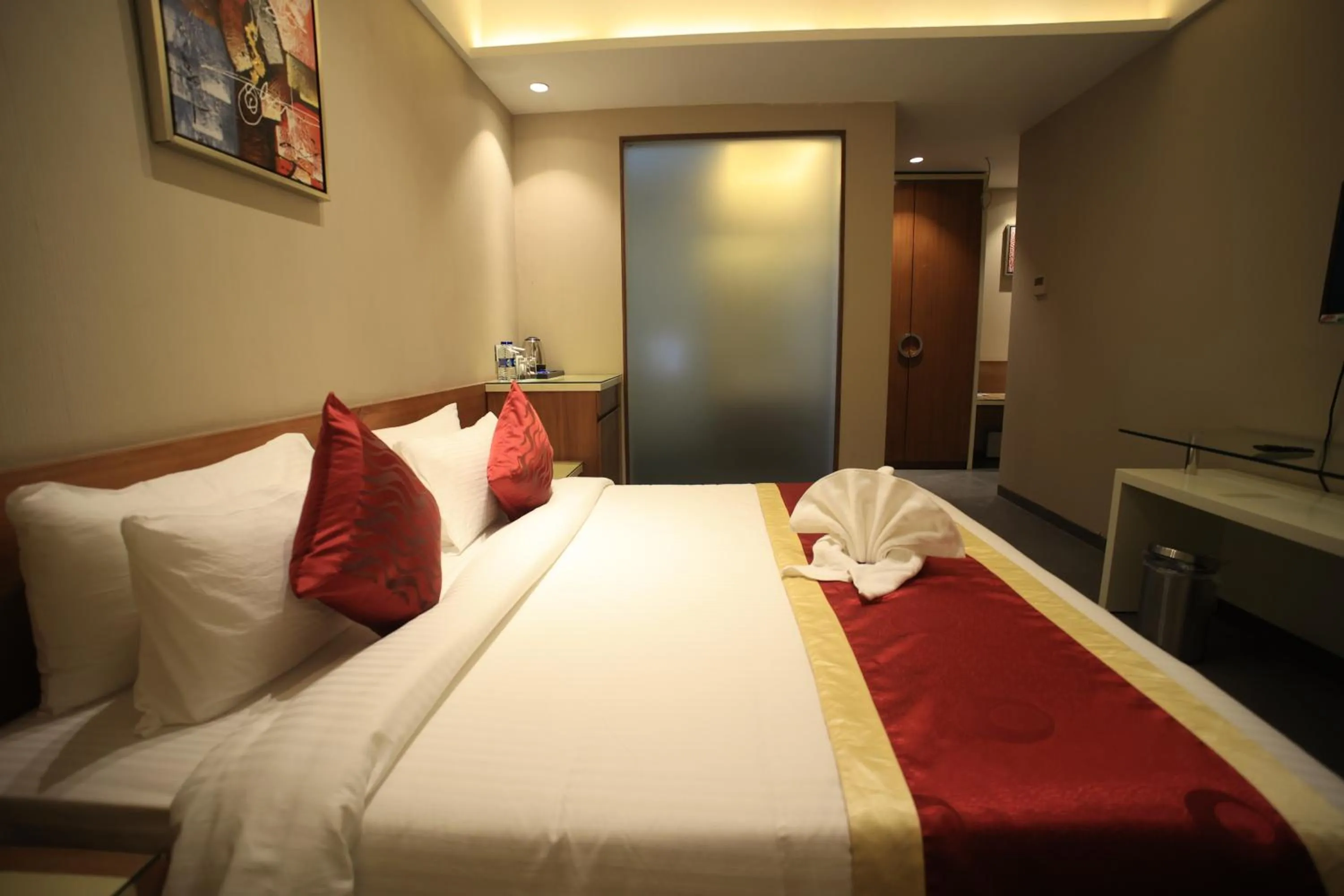 Photo of the whole room, Bed in The Byke Delotel