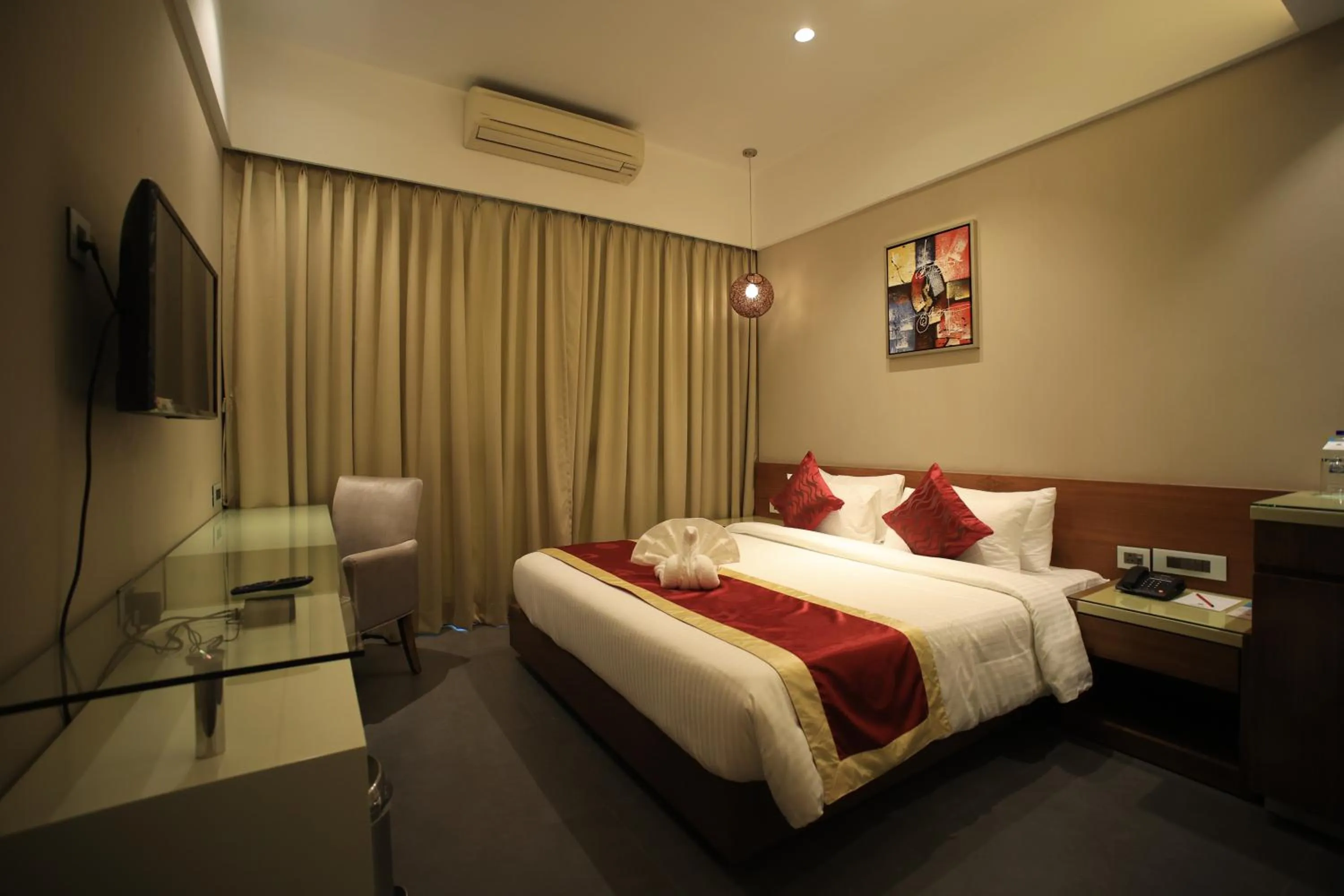 Photo of the whole room, Bed in The Byke Delotel