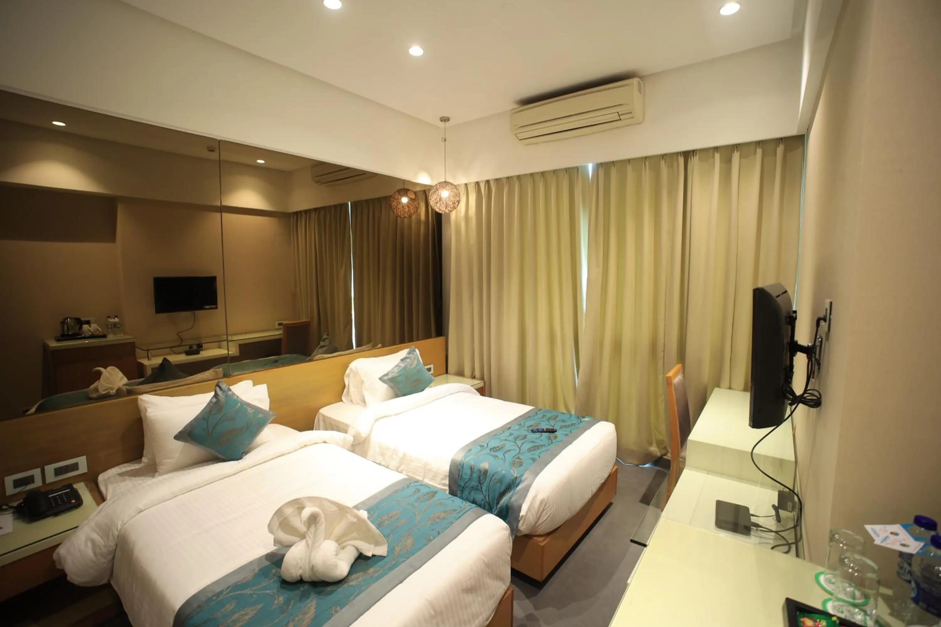 Photo of the whole room, Bed in The Byke Delotel