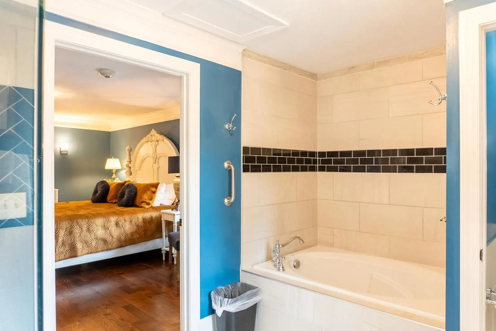 Bed in Belle Air Mansion and Inn