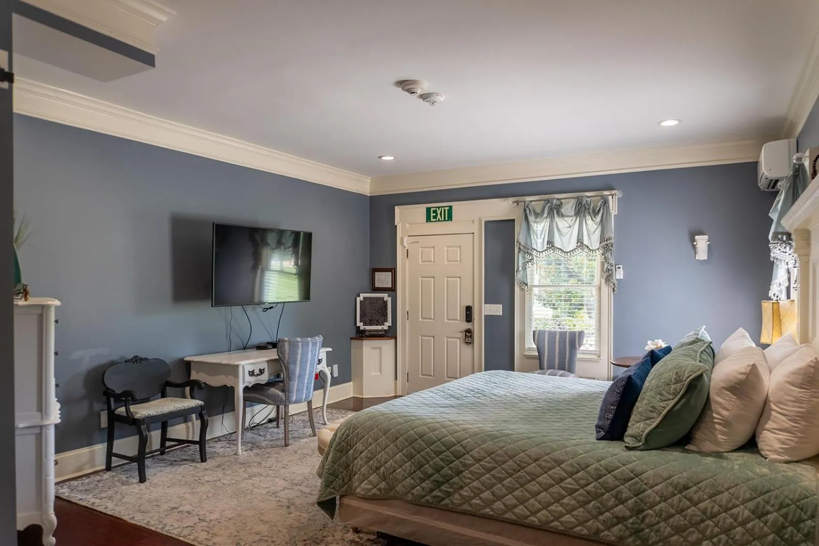 Bed in Belle Air Mansion and Inn