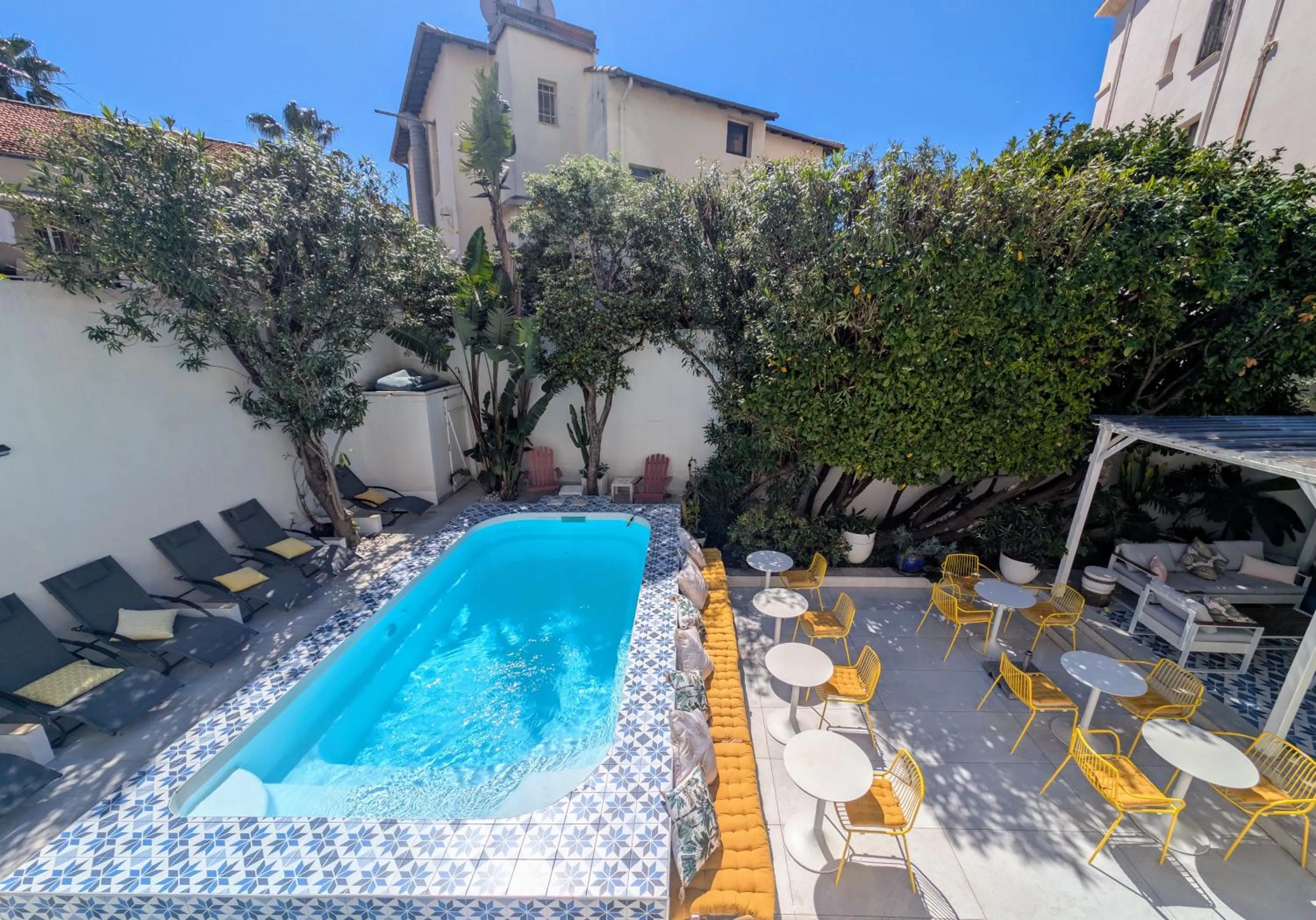 Garden in Hôtel Mademoiselle