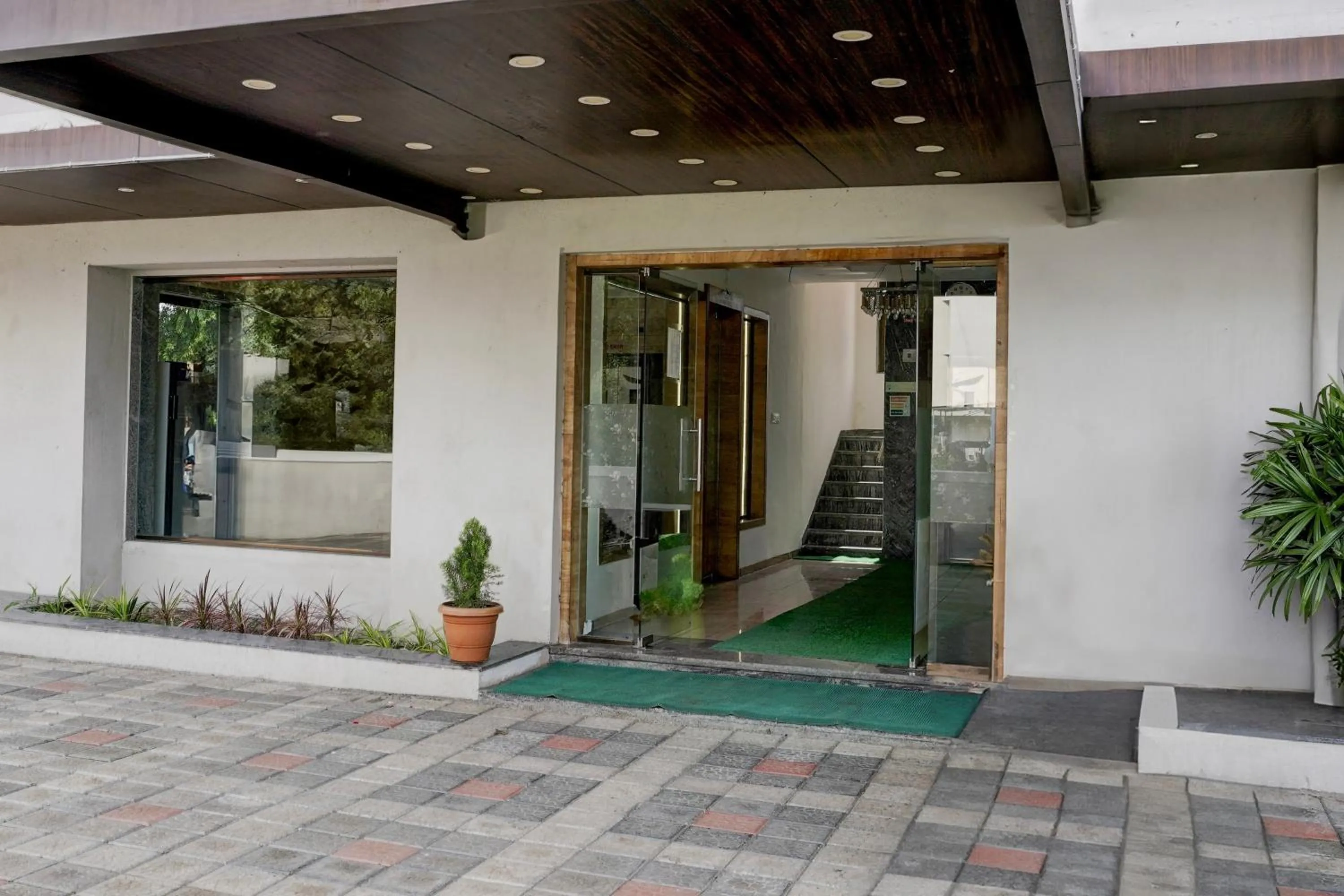 Facade/entrance in Collection O Shirdi