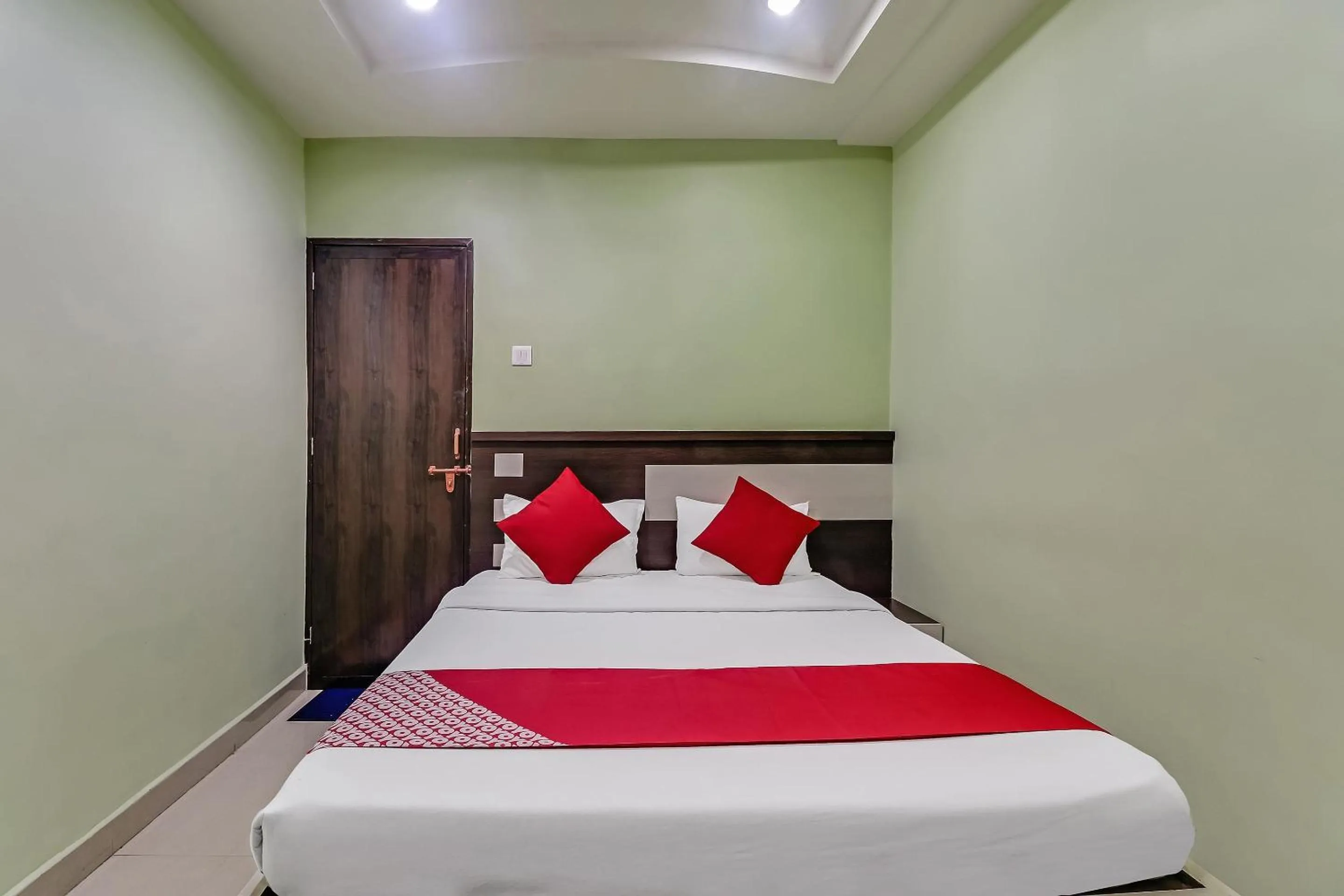 Bedroom, Bed in Hotel O Royal