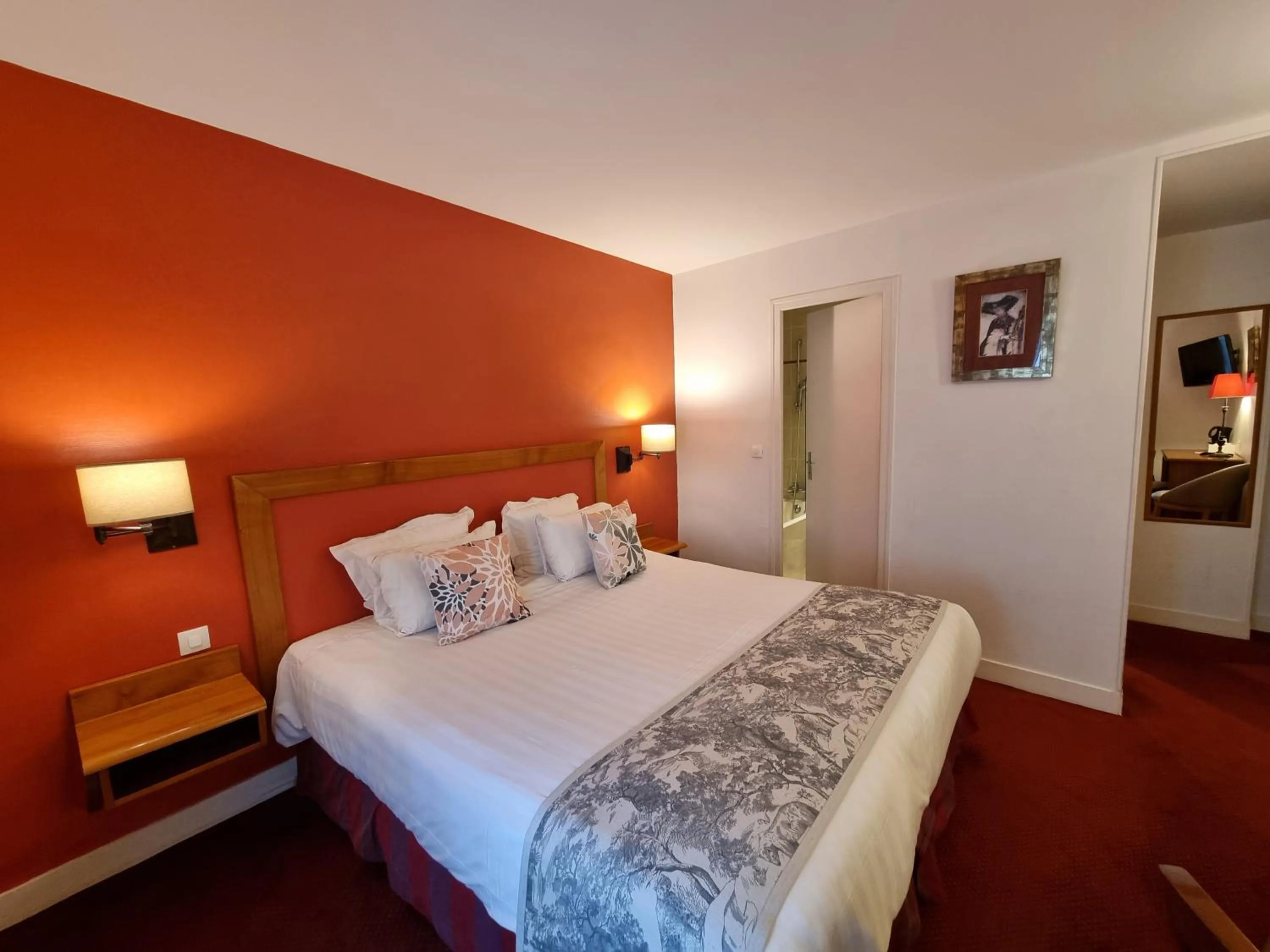 Bed in Hôtel France Eiffel