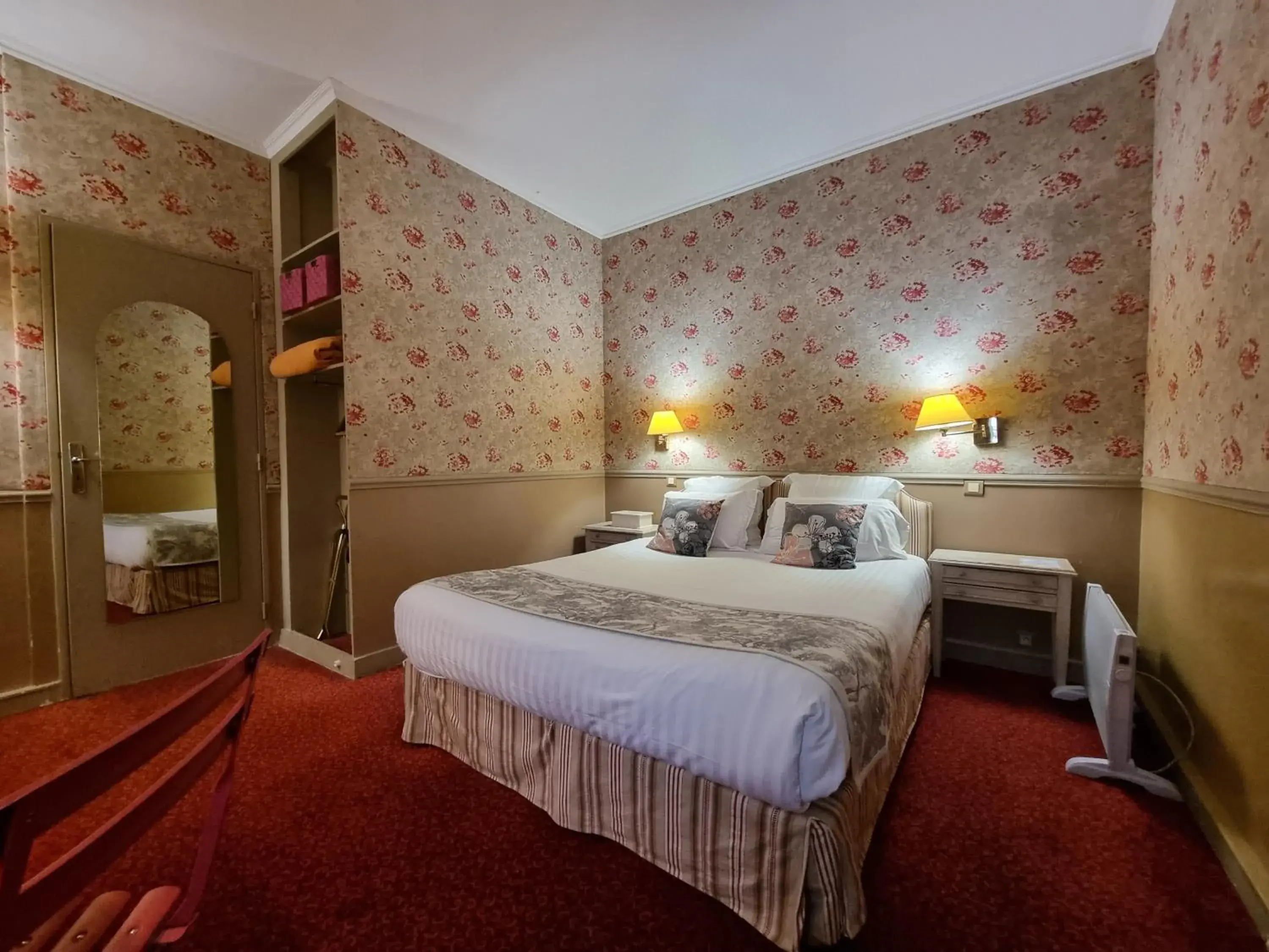 Suite with Terrace in Hôtel France Eiffel Suite with Terrace in Hôtel France Eiffel