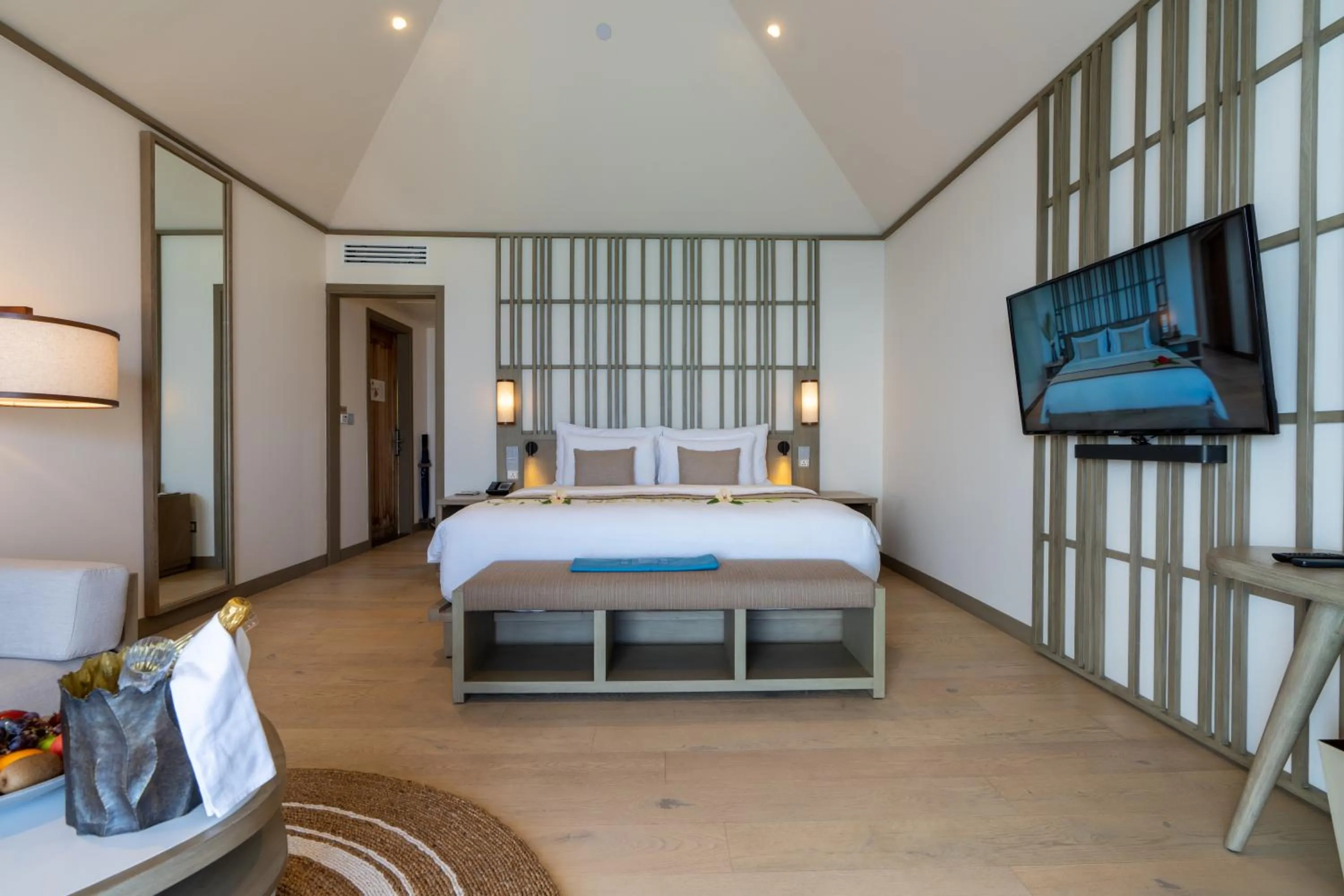 Bed in Kagi Maldives Resort & Spa