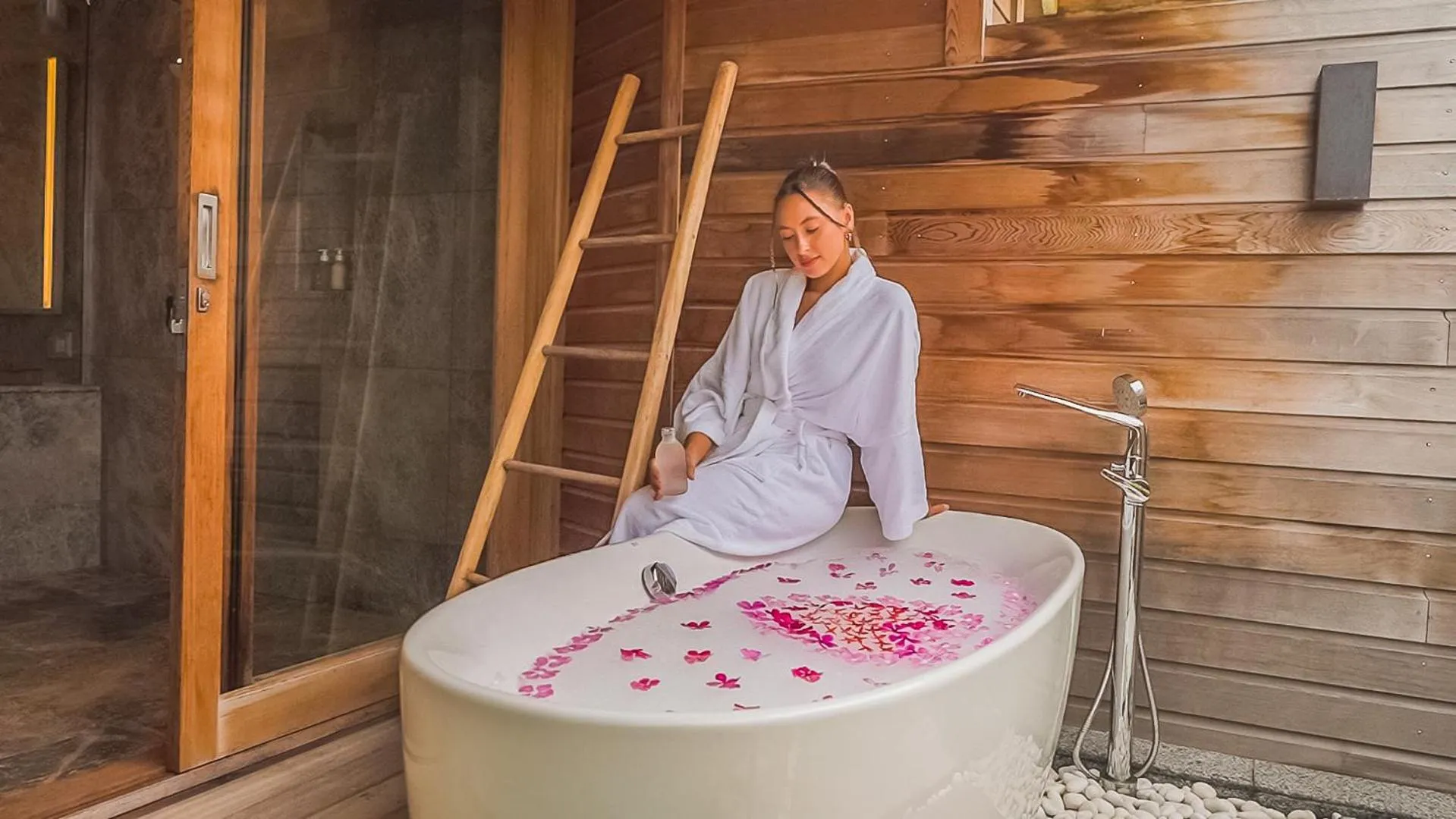 Bath in Kagi Maldives Resort & Spa