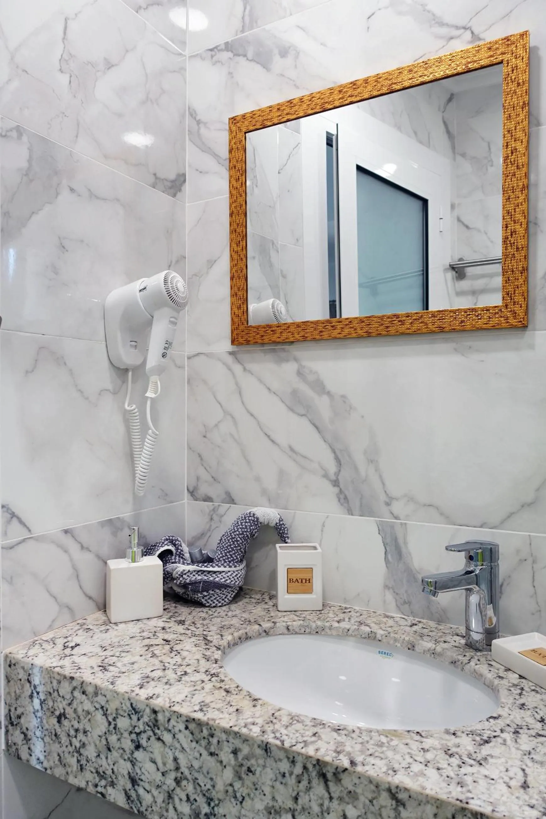 Bathroom in Okean Studios