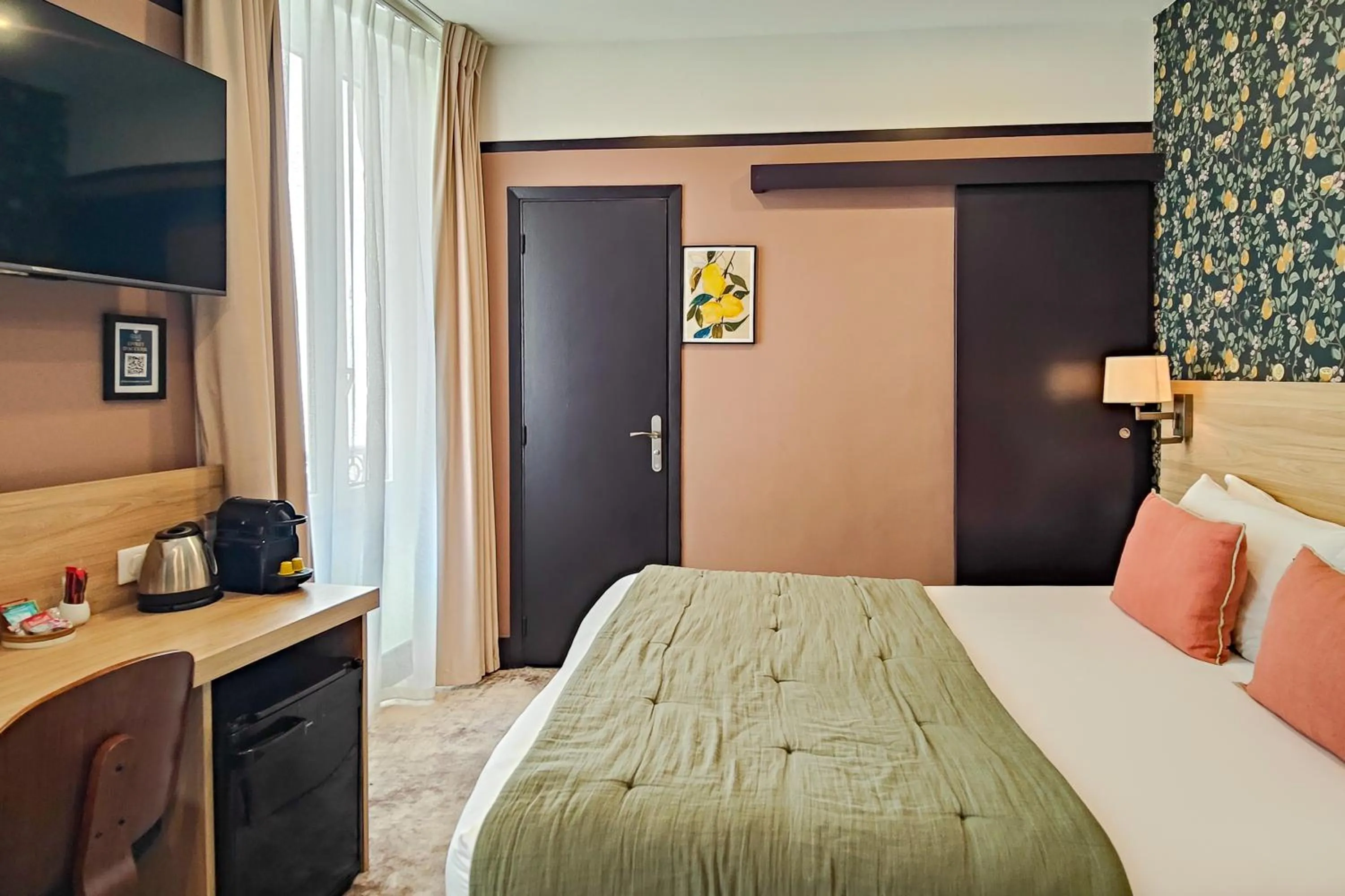 Bed in Hôtel de France, un hôtel AMMI