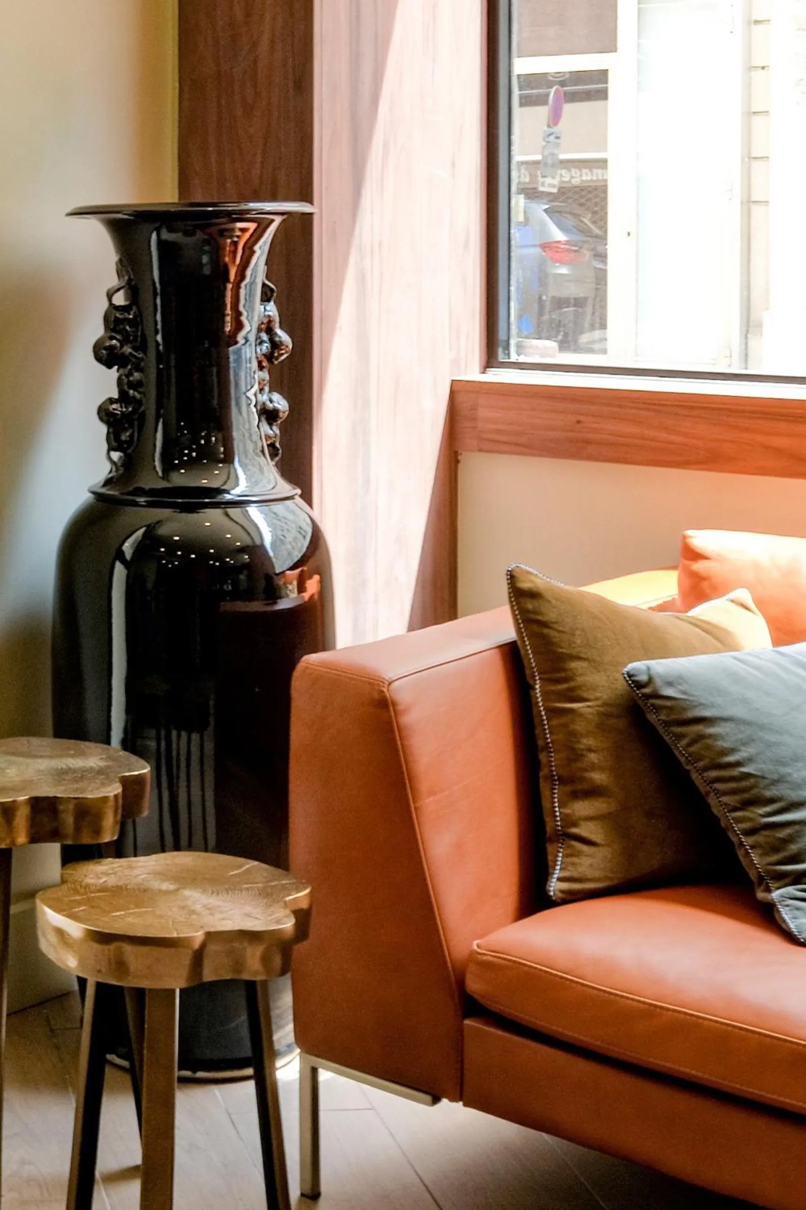 Seating area in Hôtel de France, un hôtel AMMI