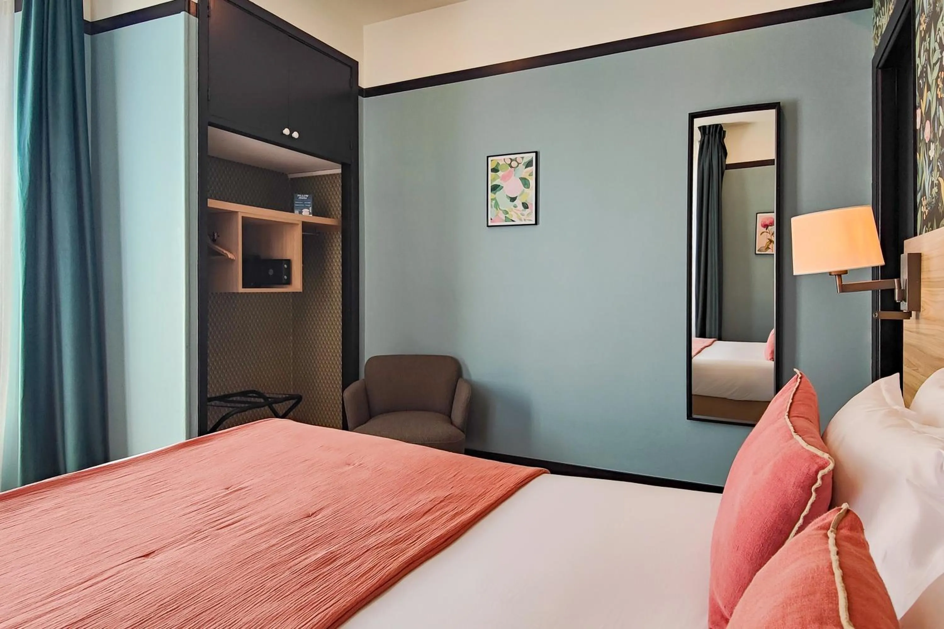 Bed in Hôtel de France, un hôtel AMMI