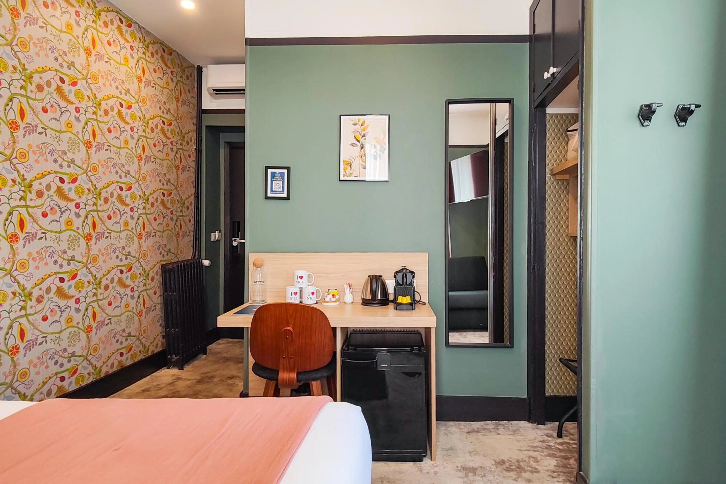 Photo of the whole room, Bed in Hôtel de France, un hôtel AMMI