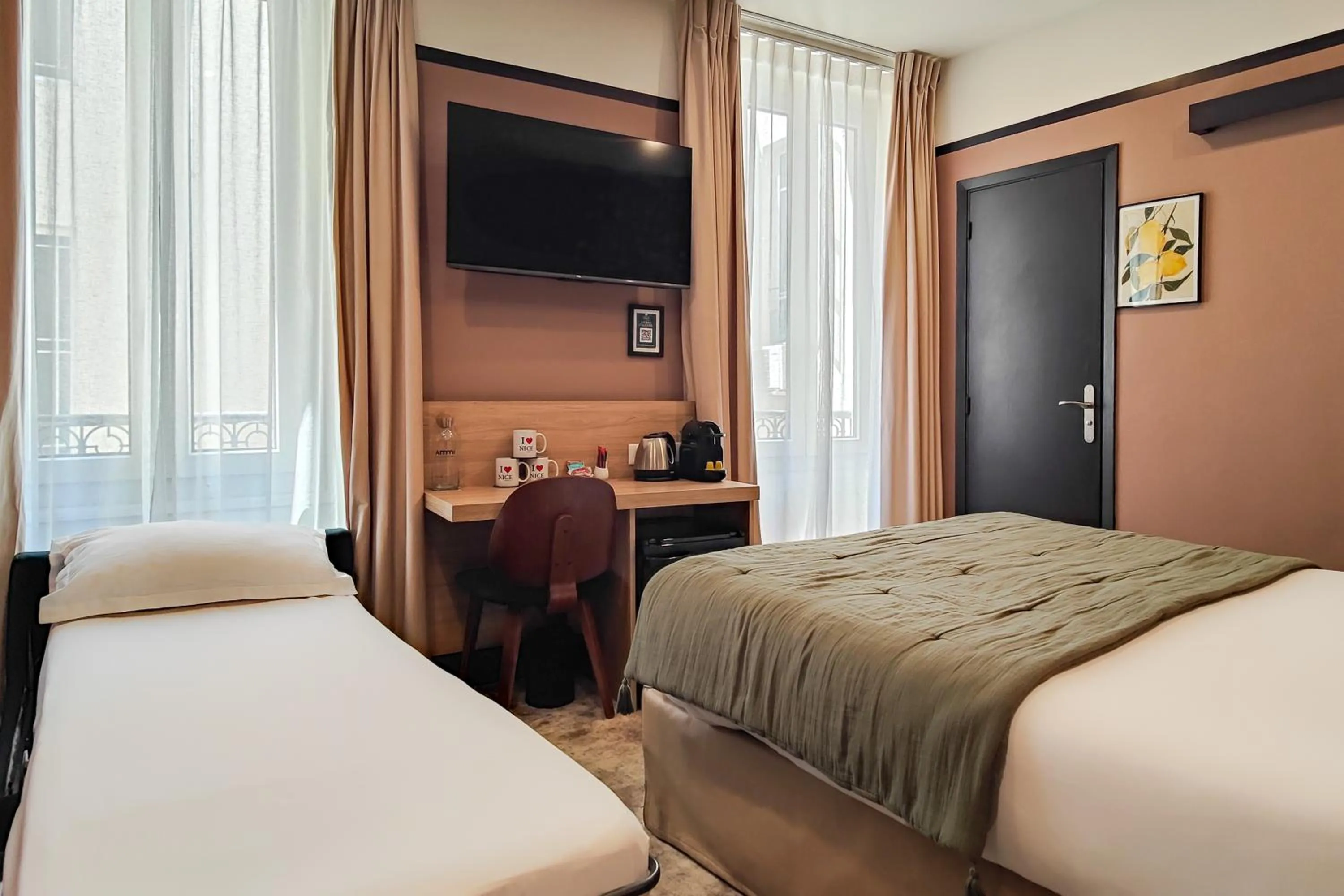 Photo of the whole room, Bed in Hôtel de France, un hôtel AMMI