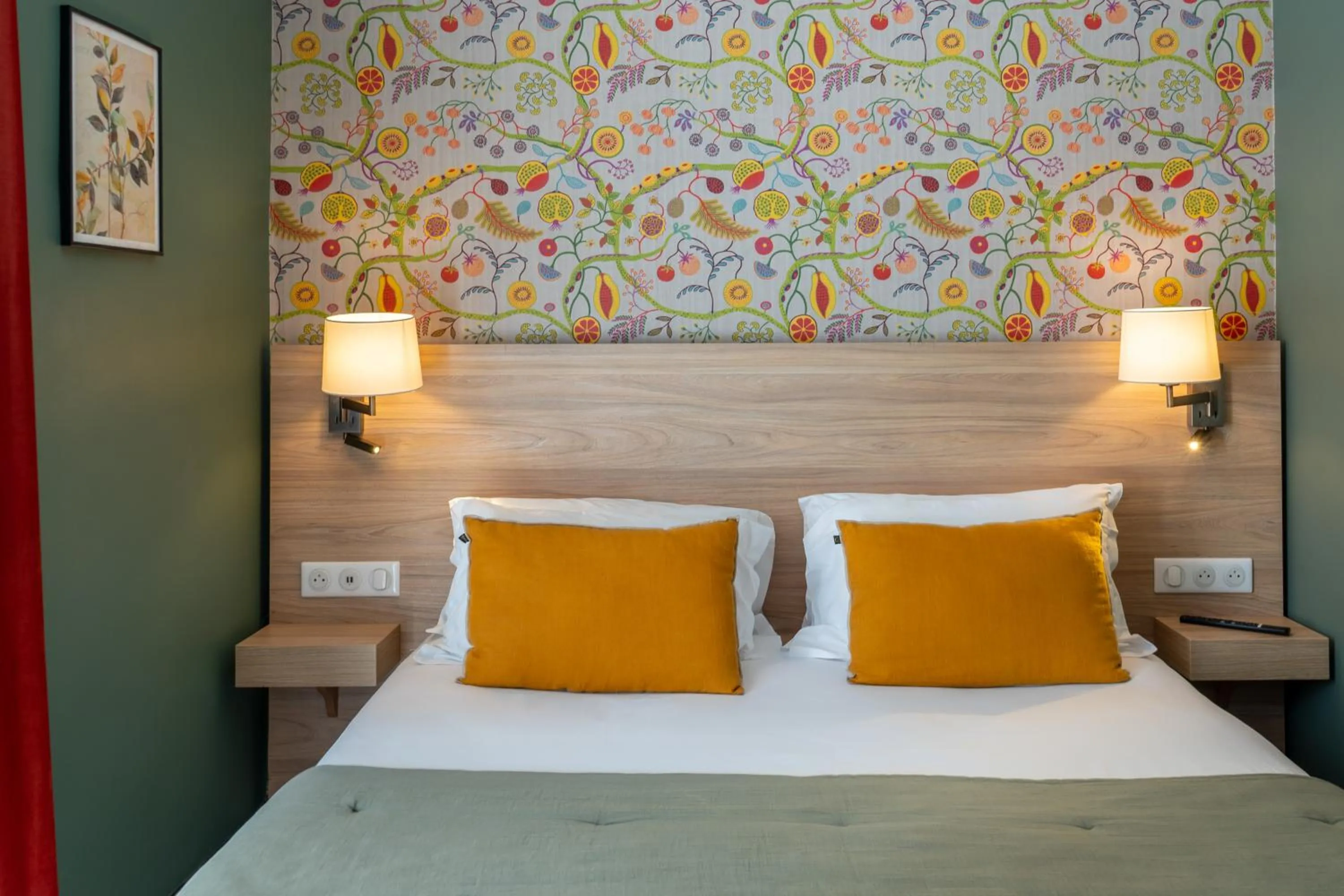 Bed in Hôtel de France, un hôtel AMMI