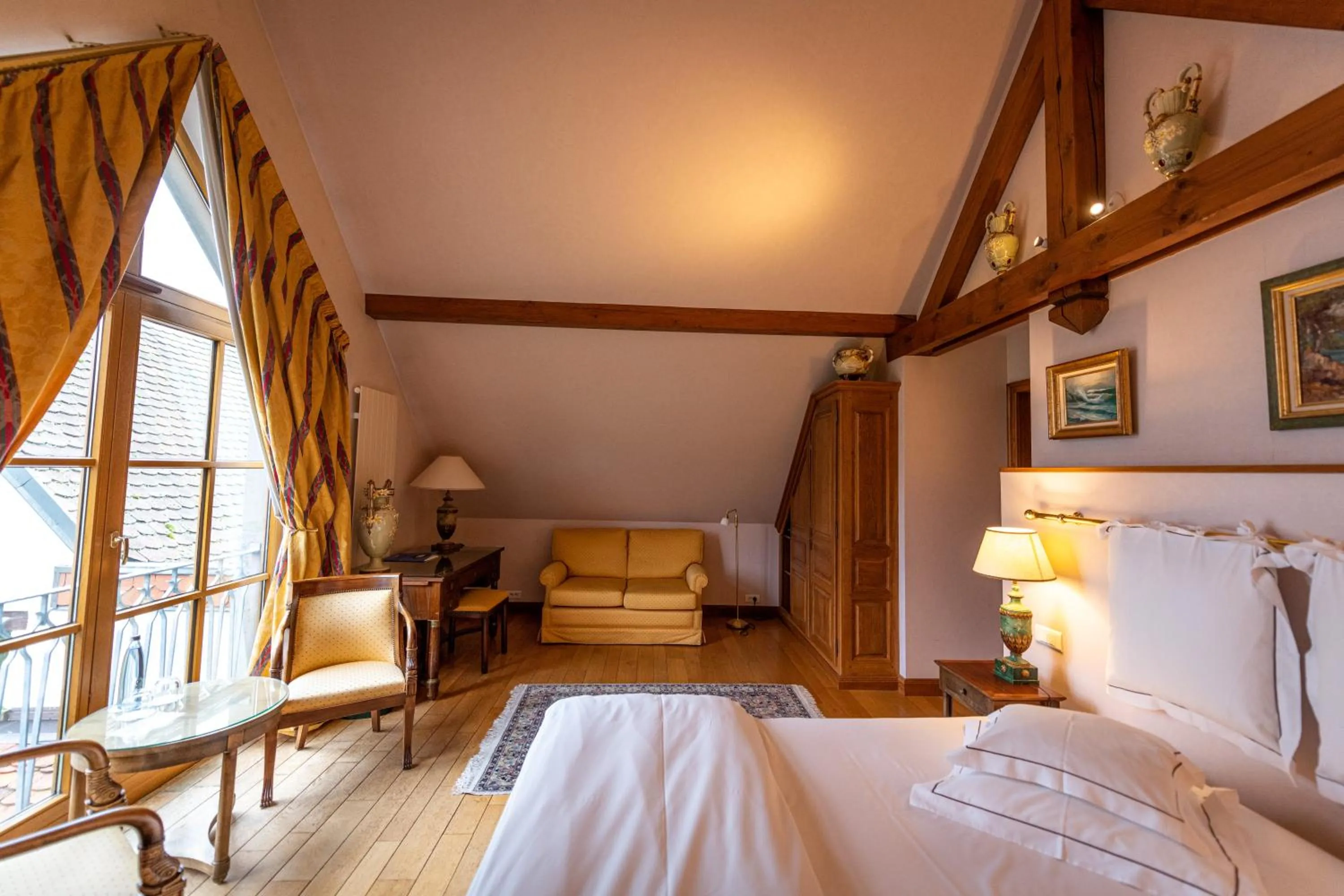 Bed in Auberge Saint Walfrid Hôtel Restaurant & Spa