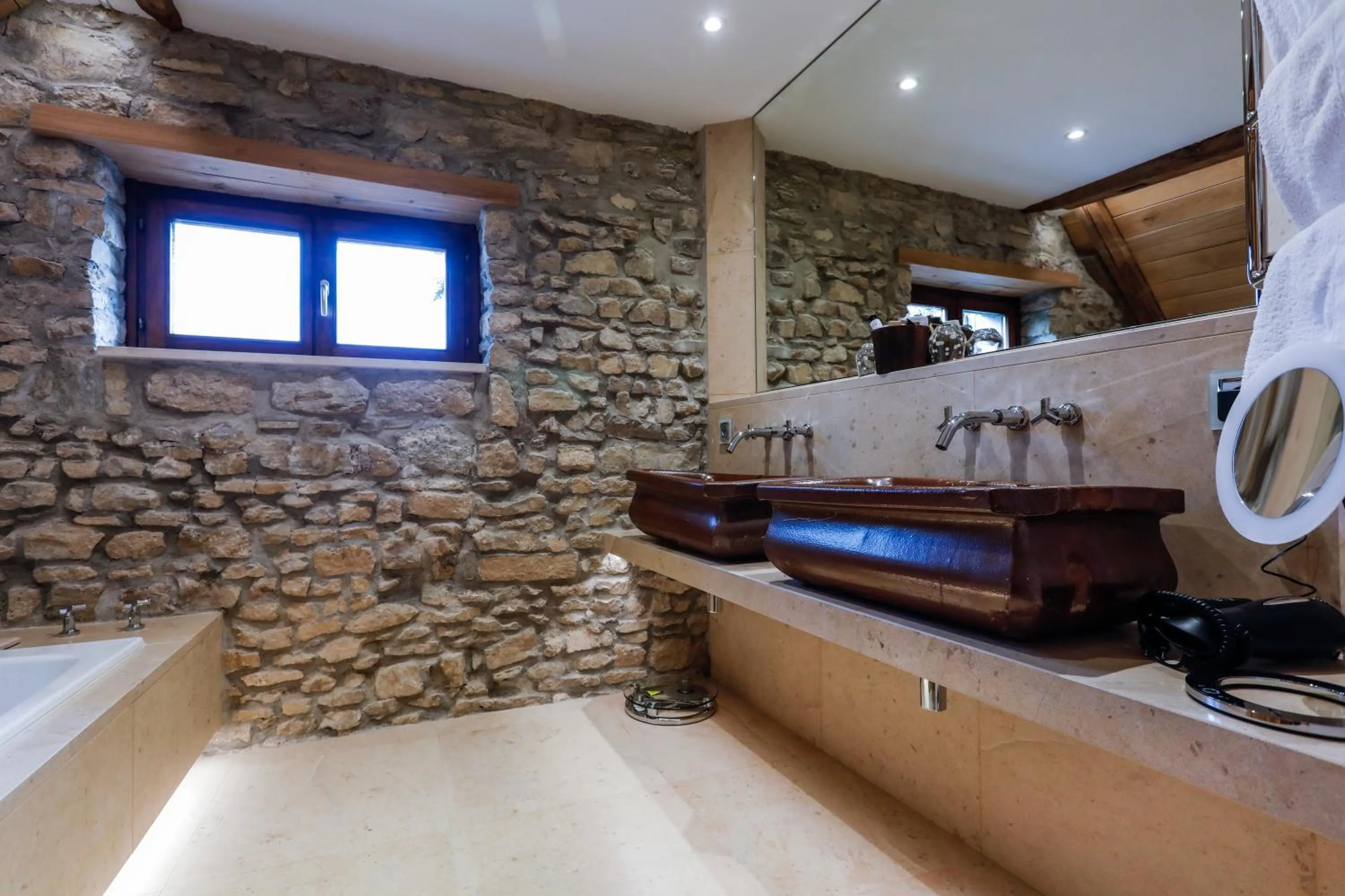 Bathroom in Auberge Saint Walfrid Hôtel Restaurant & Spa