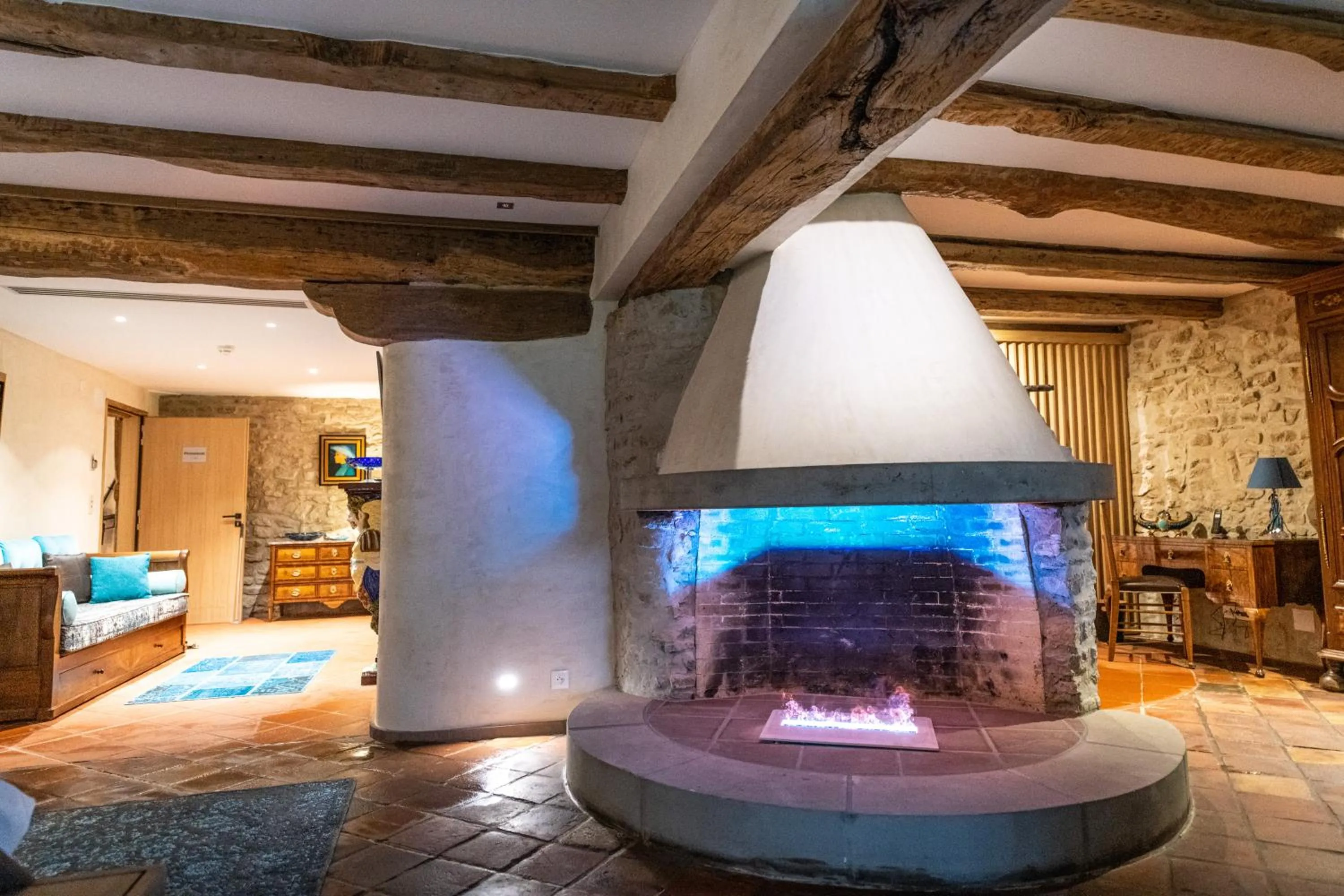 Seating area, Bed in Auberge Saint Walfrid Hôtel Restaurant & Spa