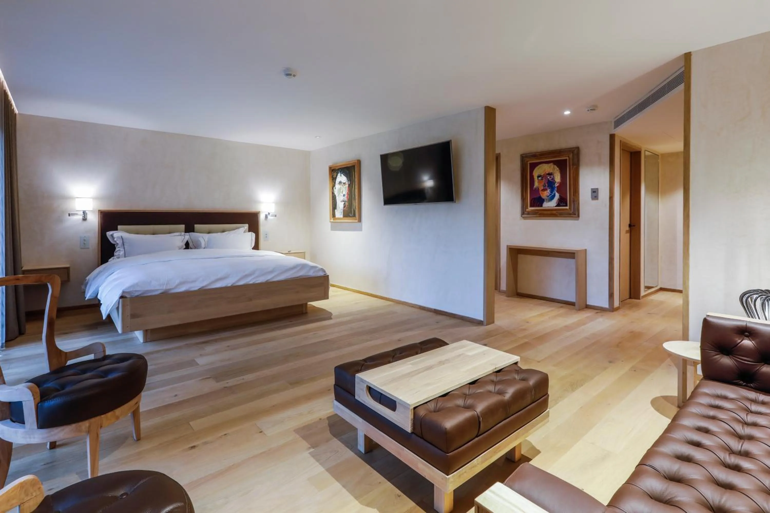 Photo of the whole room, Bed in Auberge Saint Walfrid Hôtel Restaurant & Spa