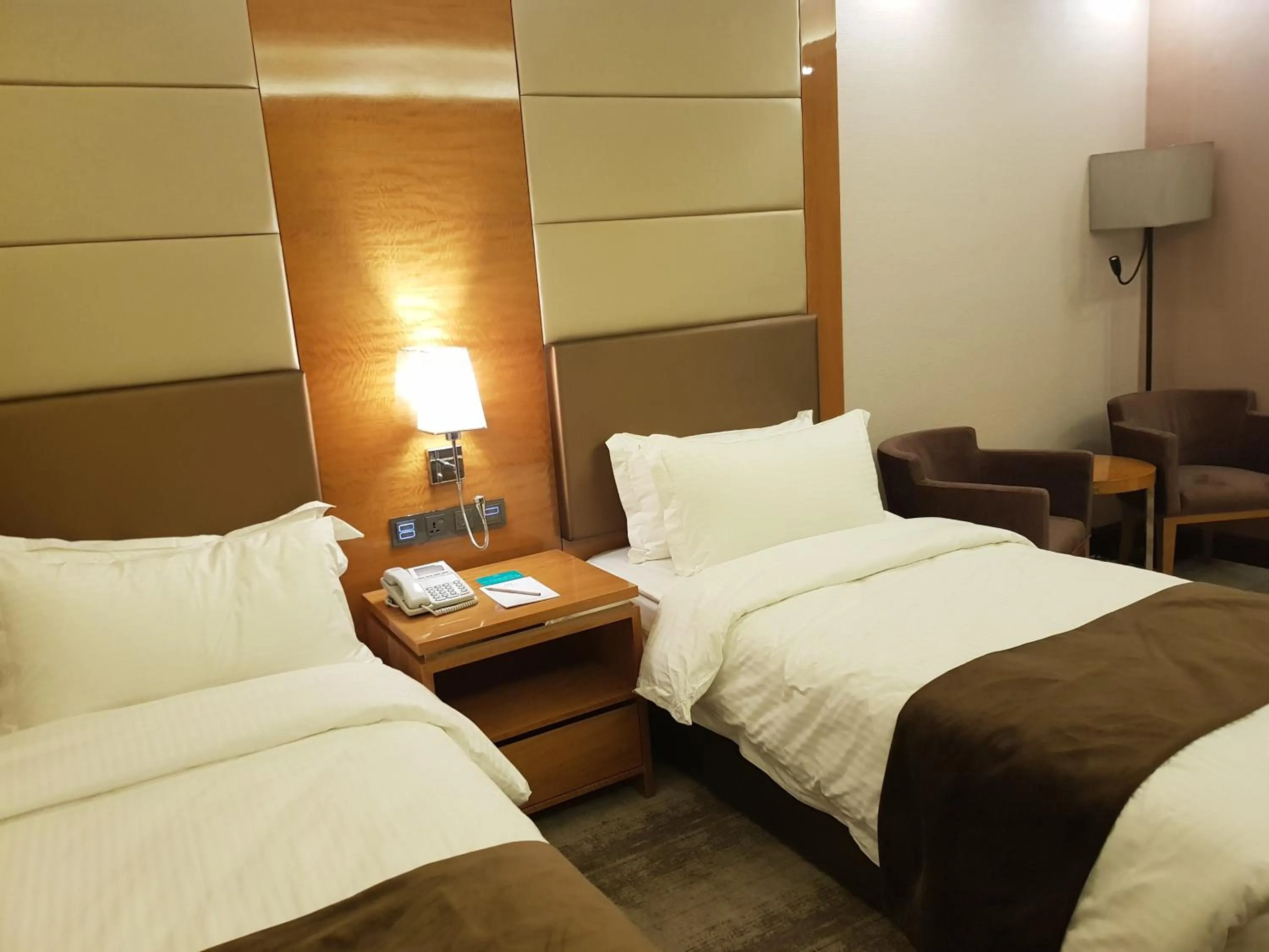 Bedroom, Bed in Gloria Hotel Amman