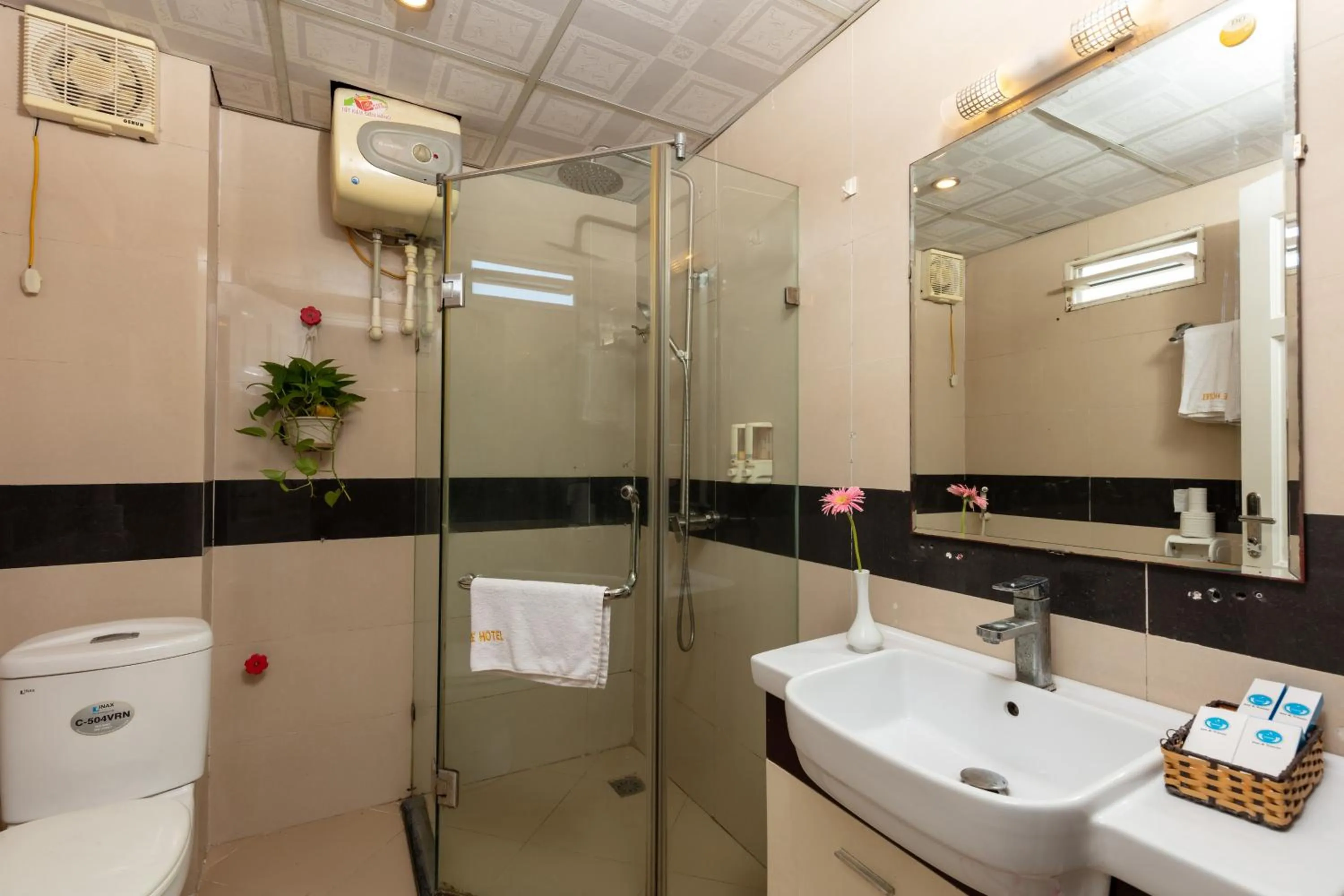 Shower in Hanoi Amore Hotel & Travel