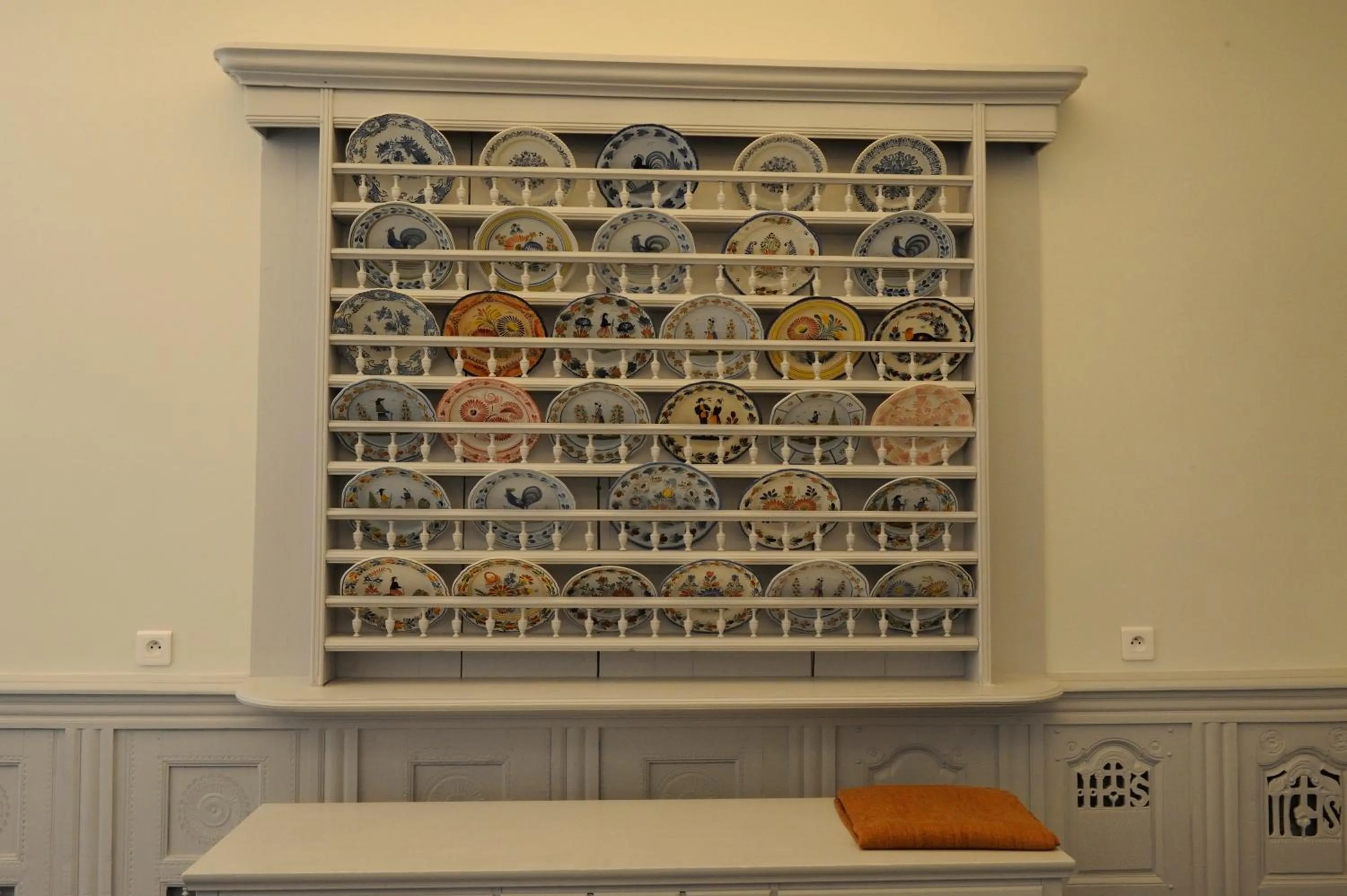 Decorative detail in Hôtel De France - Restaurant L'insolite