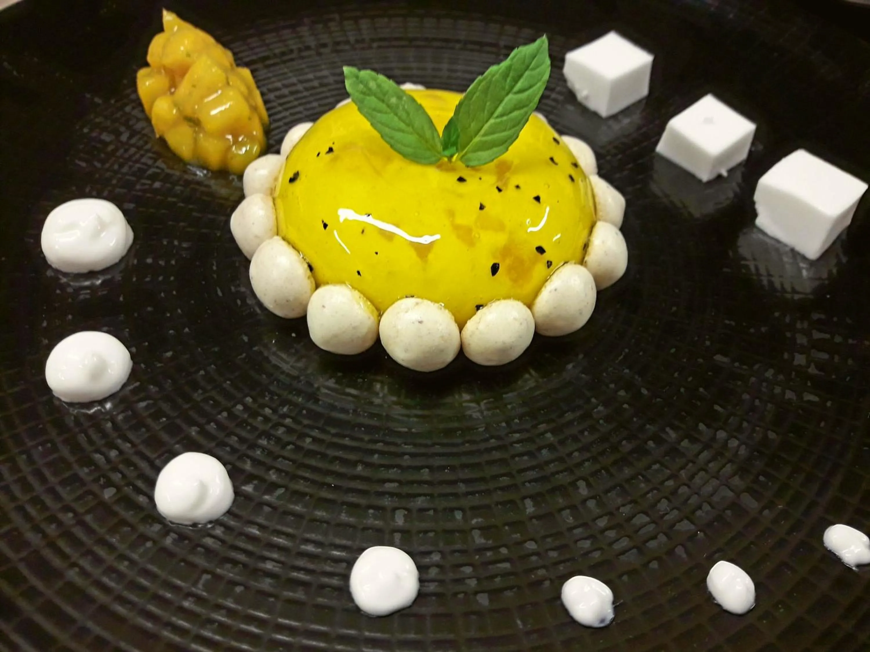 Food in Hôtel De France - Restaurant L'insolite
