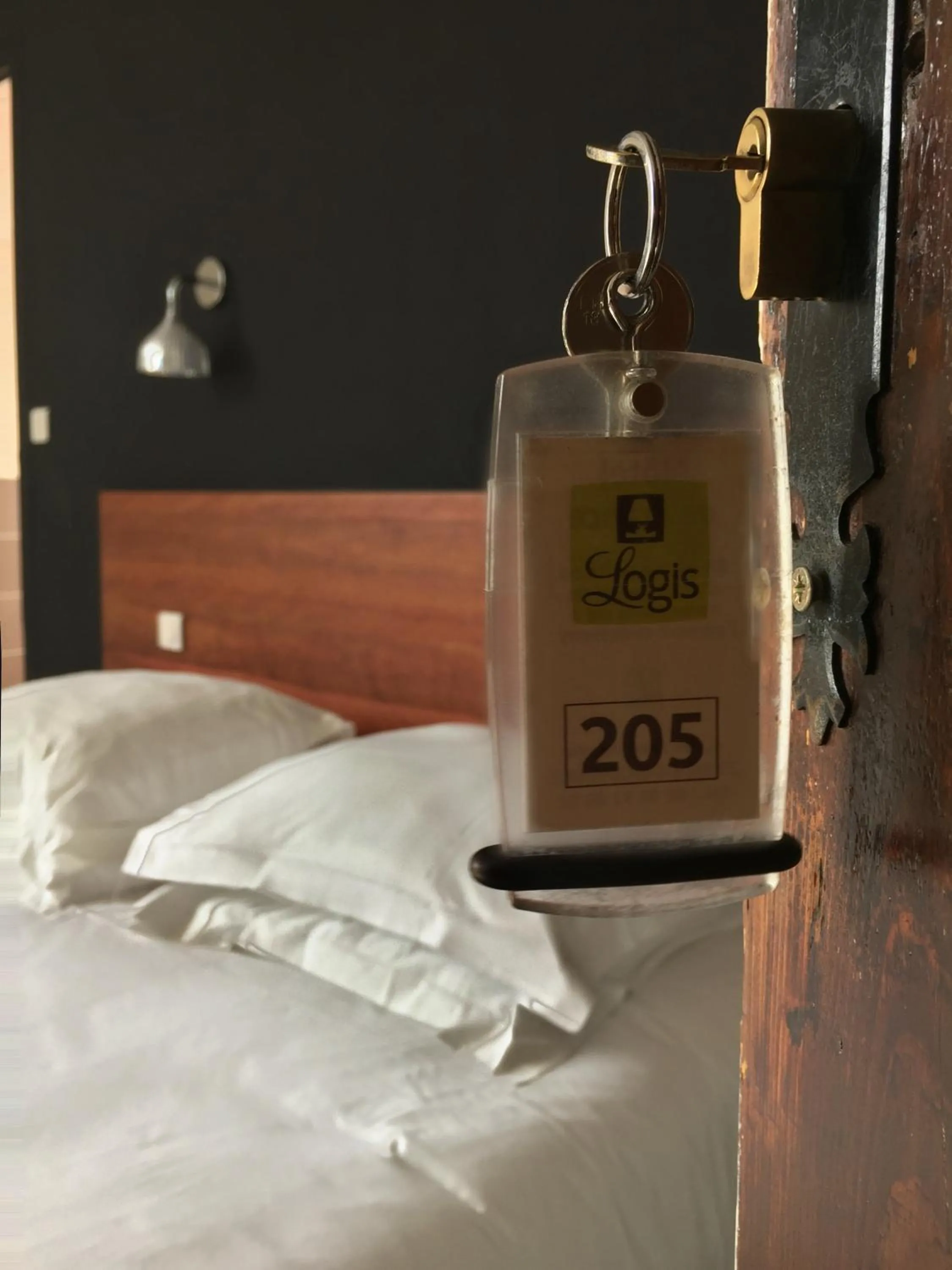 Property logo or sign, Bed in Hôtel De France - Restaurant L'insolite