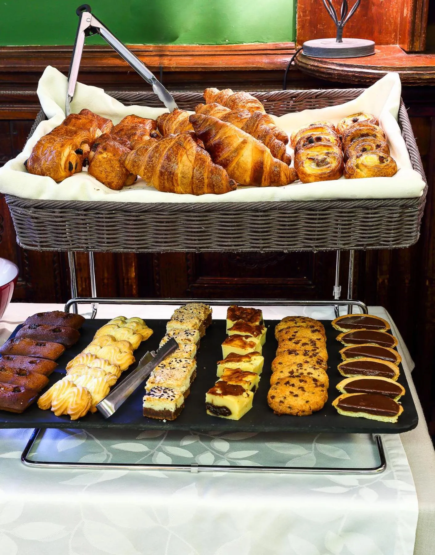 Food and drinks in Hôtel De France - Restaurant L'insolite