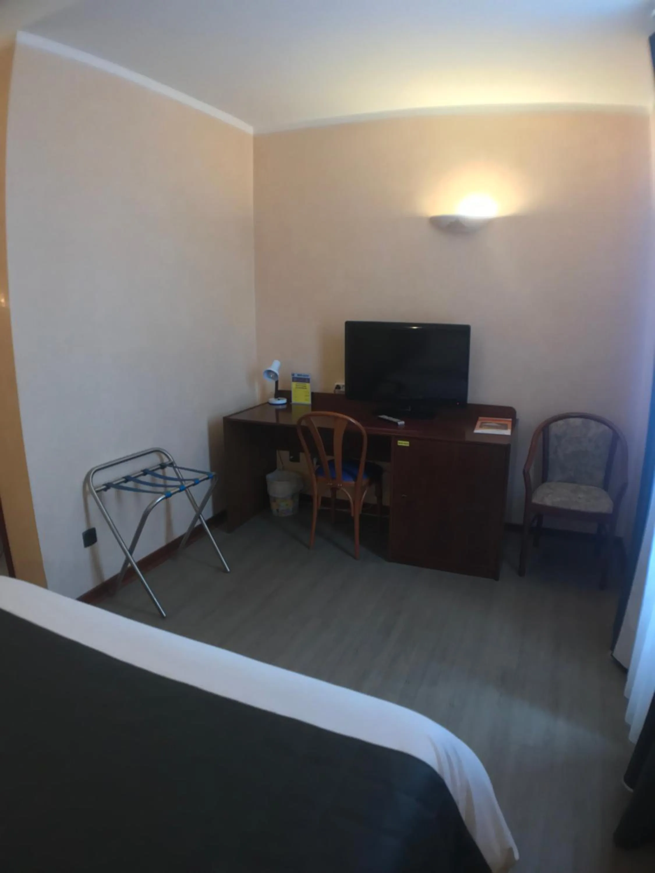 TV and multimedia, Bed in Hôtel Vesuvio